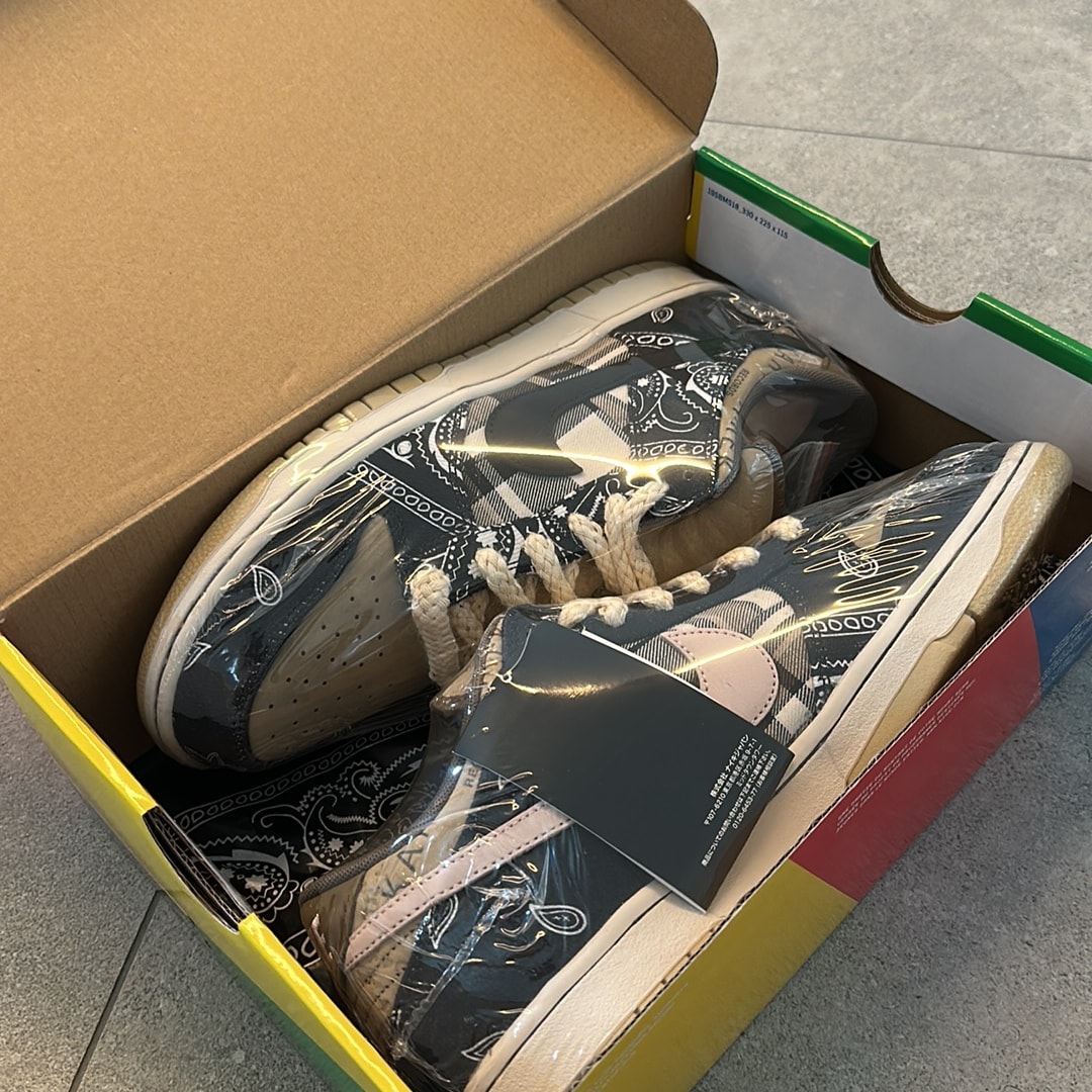 Travis Scott × Nike SB Dunk Low "Black/Parachute Beige"