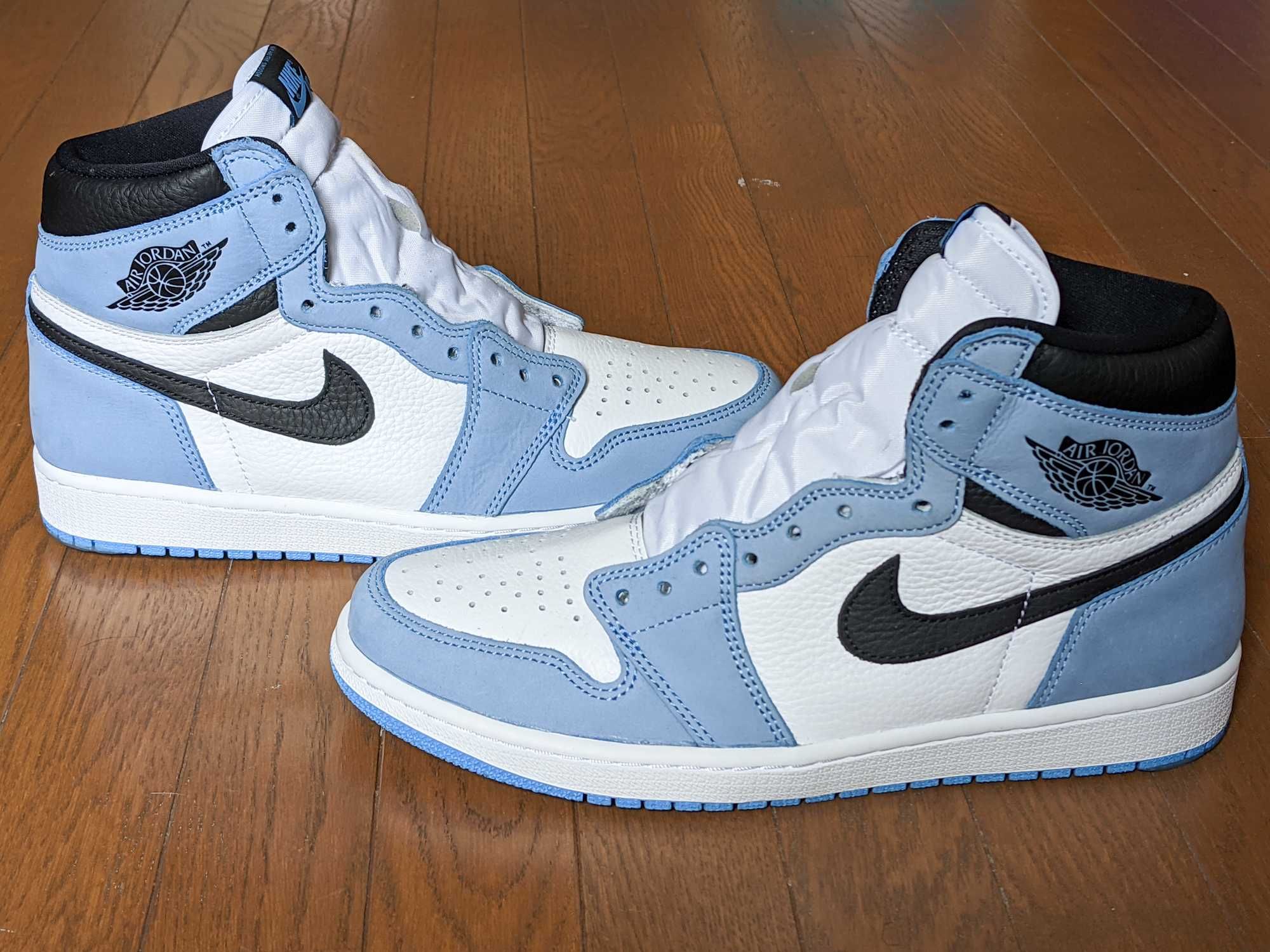 Nike Air Jordan 1 High OG "University Blue"