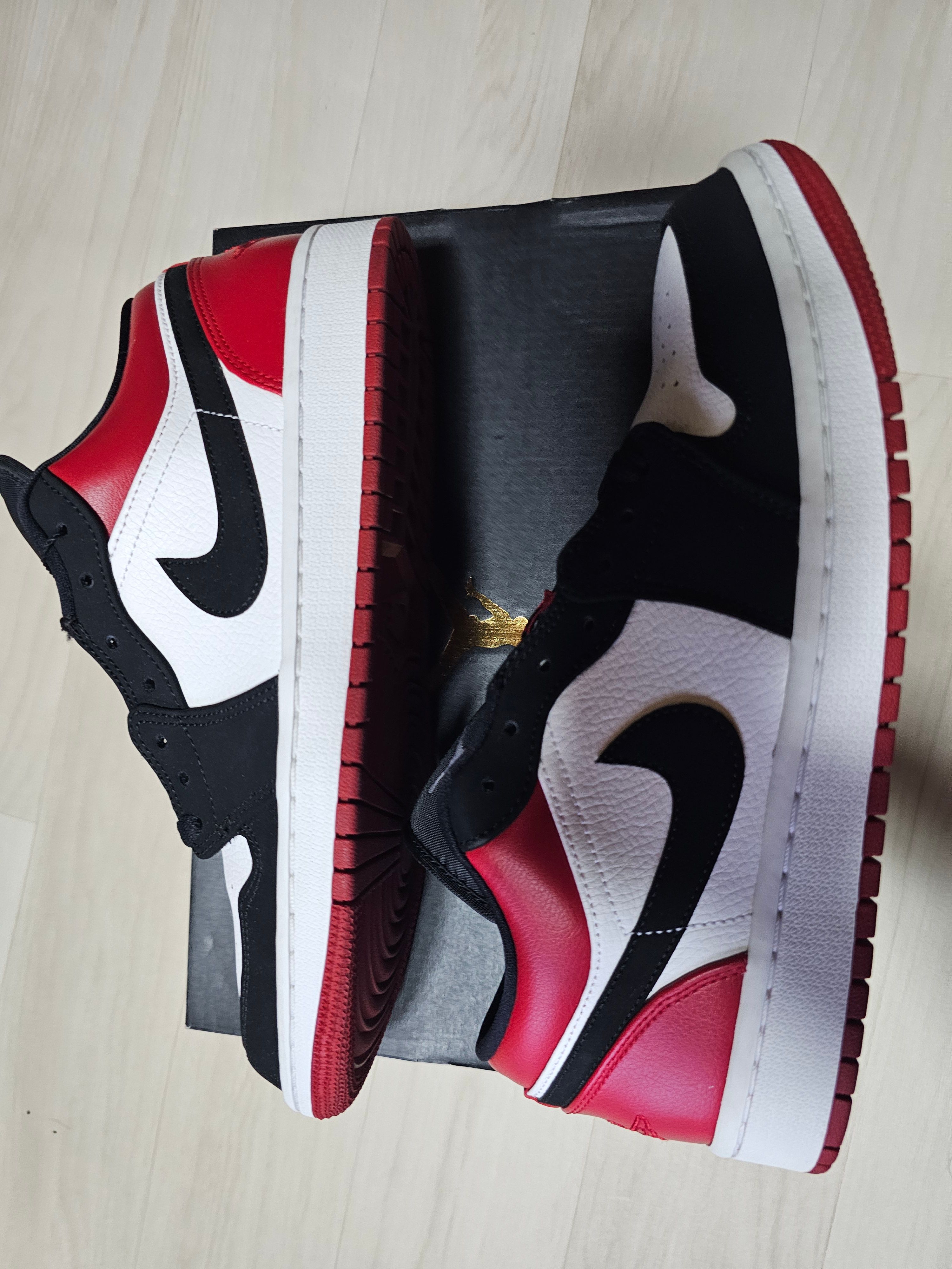 Nike Air Jordan 1 Low "Black Toe"