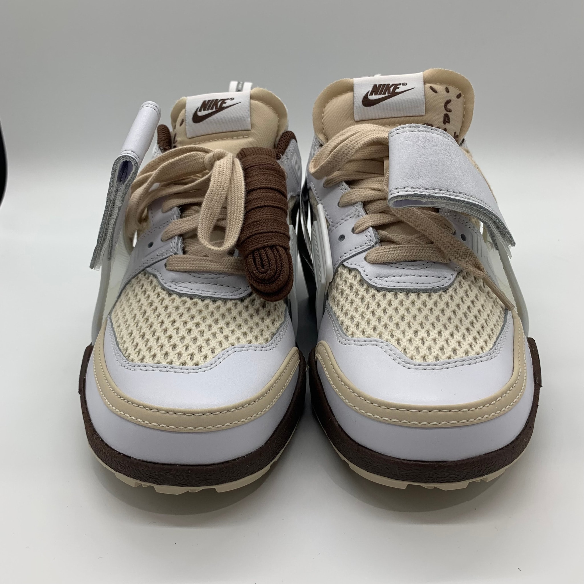Travis Scott × Nike Zoom Field Jaxx "White and Light Chocolate"