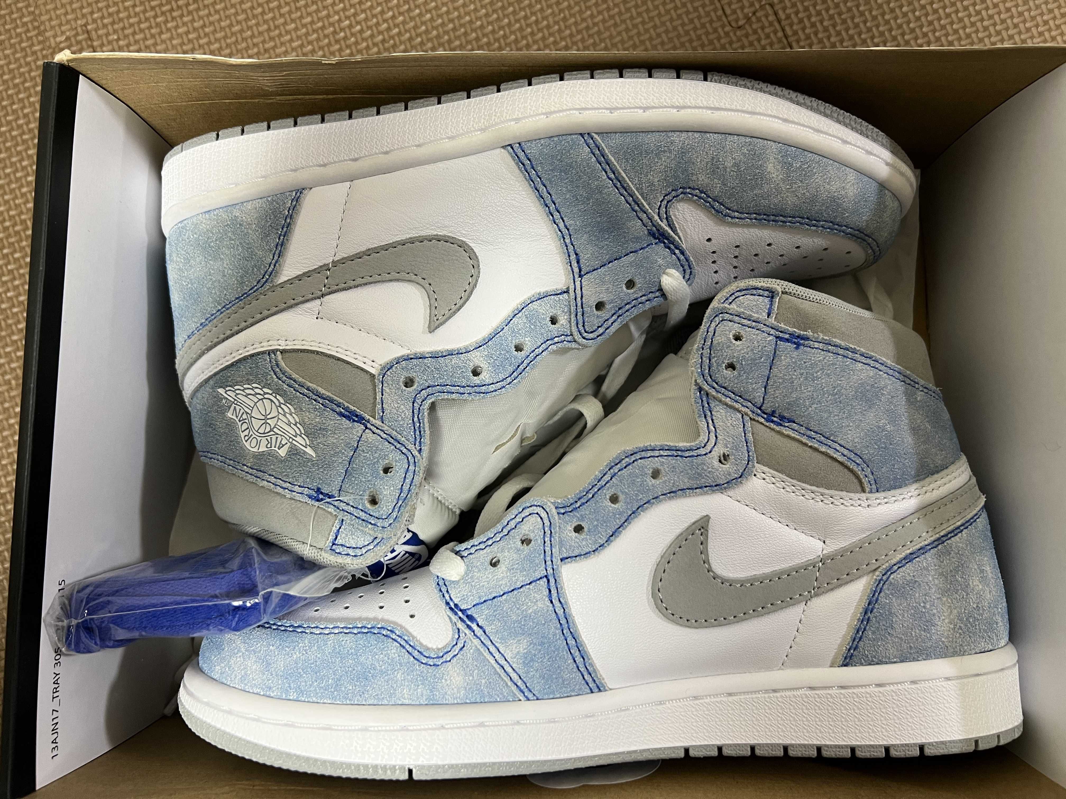 Nike Air Jordan 1 High OG "Hyper Royal"