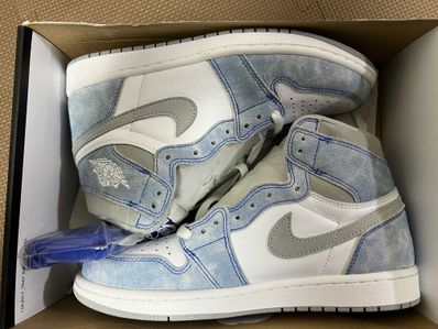 Nike Air Jordan 1 High OG "Hyper Royal"