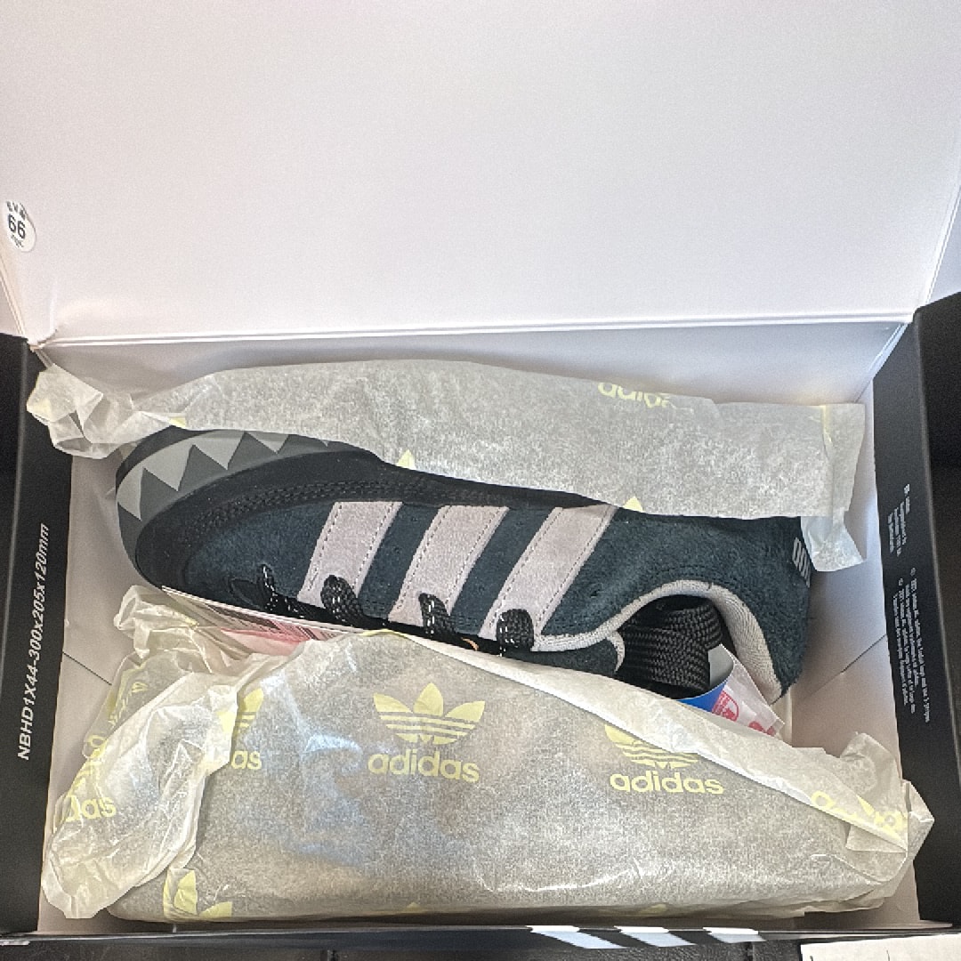 ネイバーフッド × アディダス アディマティック "コアブラック/ソリッドグレー"