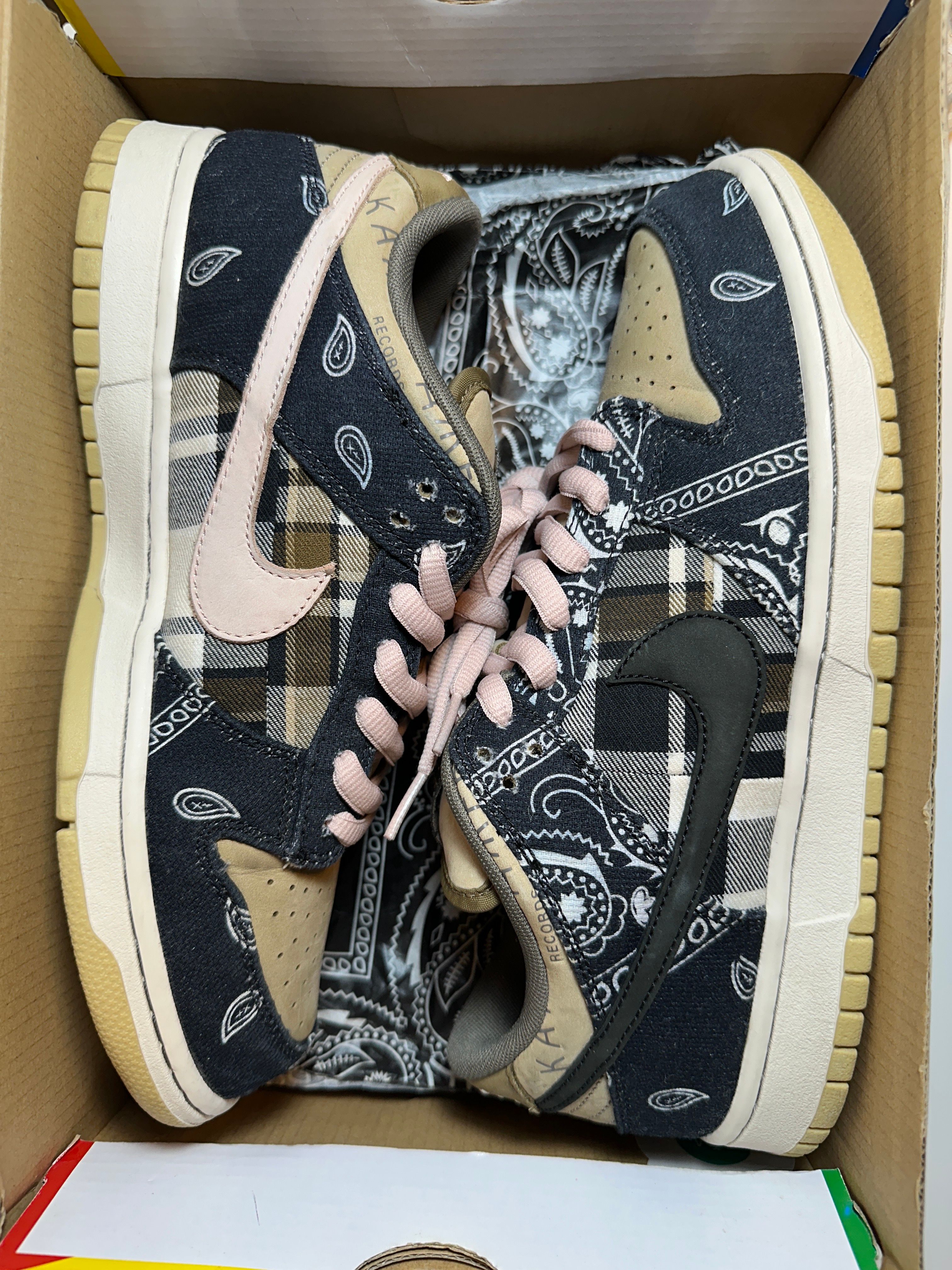 Travis Scott × Nike SB Dunk Low "Black/Parachute Beige"