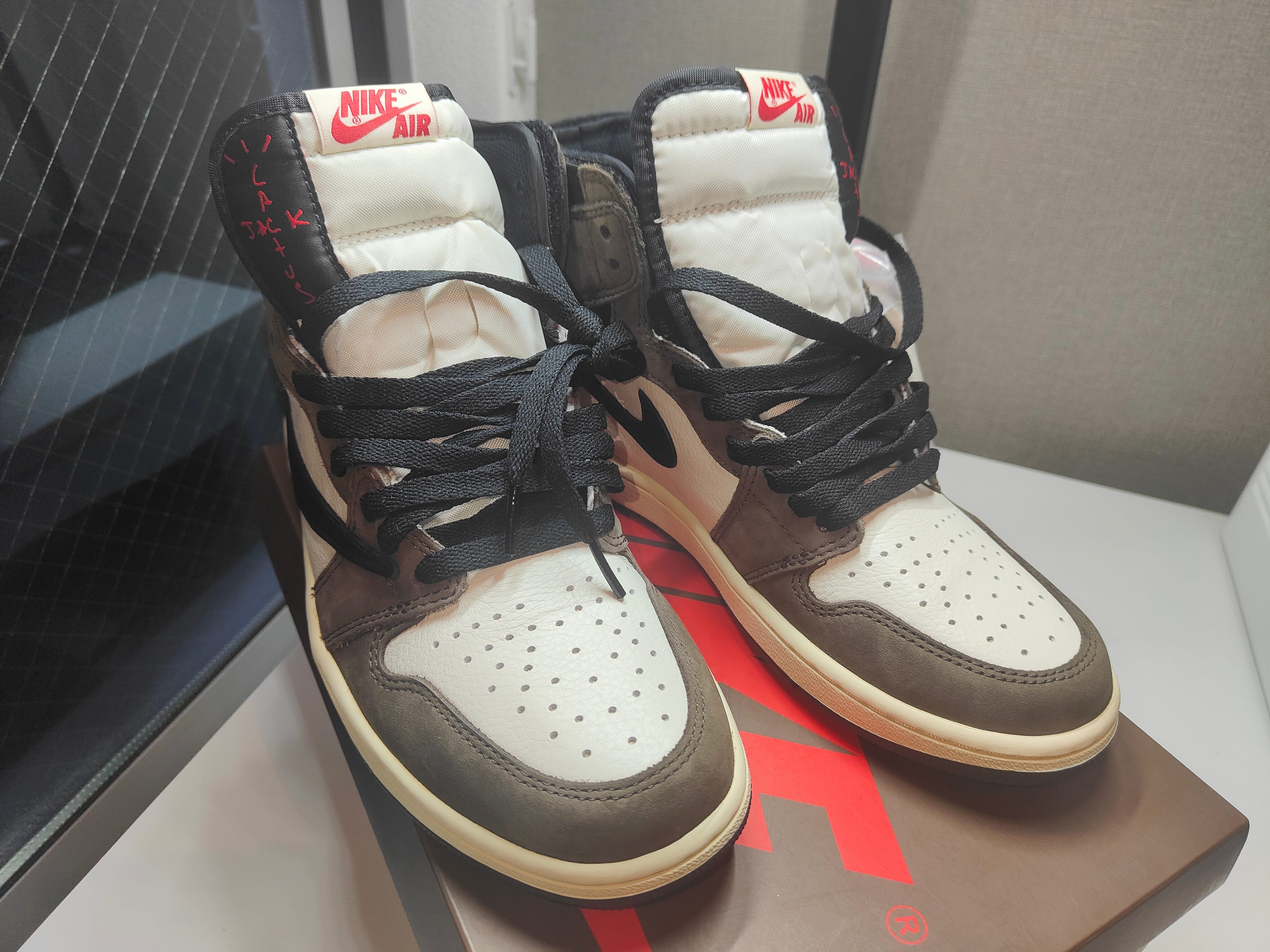 Travis Scott × Nike Air Jordan 1 Retro High OG TS SP "Sail/Dark Mocha"