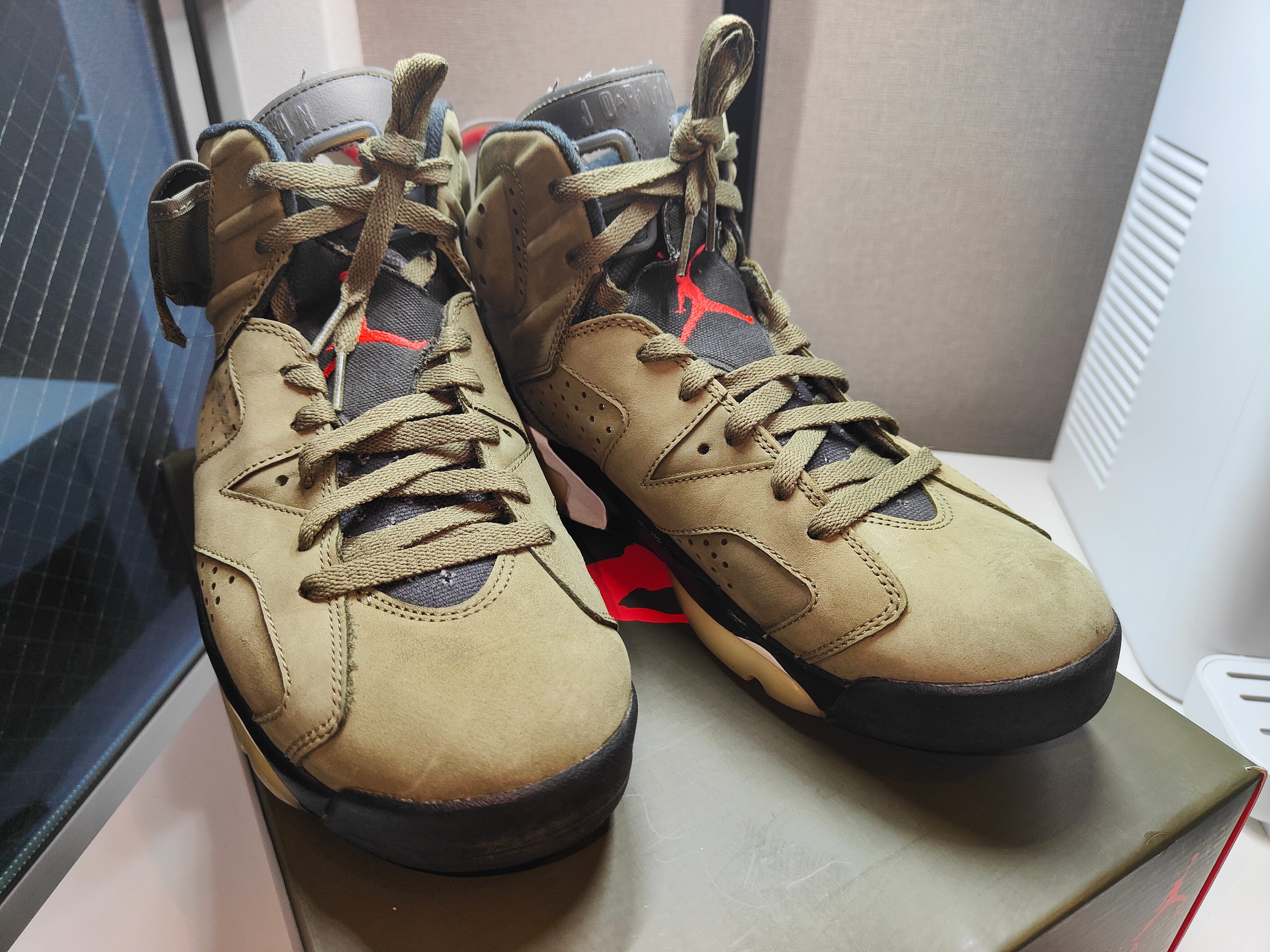 Travis Scott × Nike Air Jordan 6 Retro "Medium Olive"
