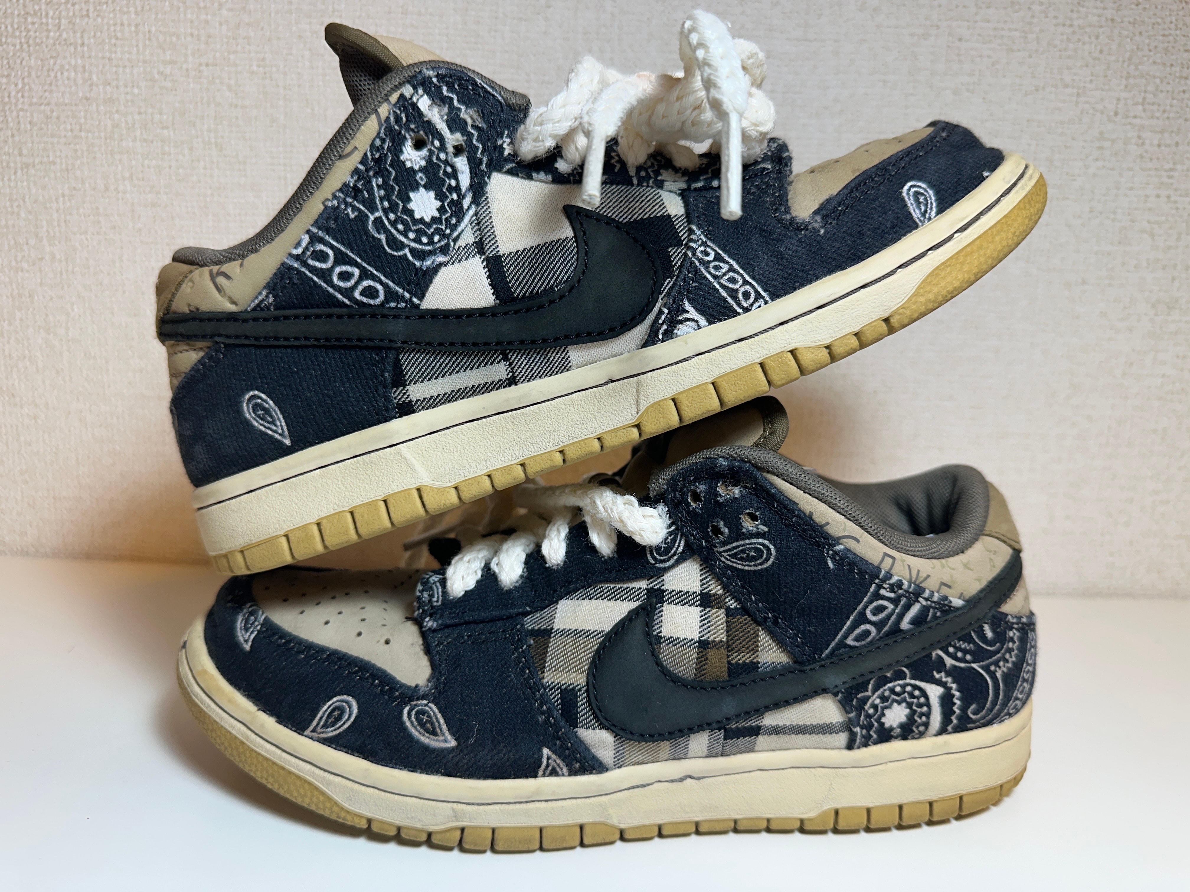 Travis Scott × Nike SB Dunk Low "Black/Parachute Beige"