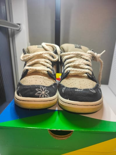 Travis Scott × Nike SB Dunk Low "Black/Parachute Beige"