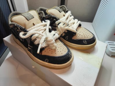 Travis Scott × Nike SB Dunk Low "Black/Parachute Beige"