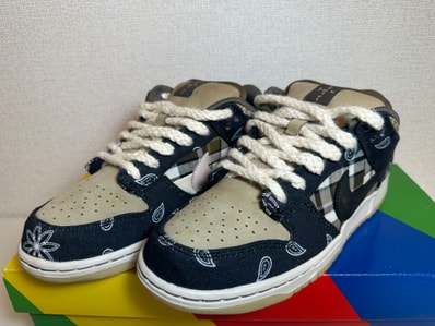 Travis Scott × Nike SB Dunk Low "Black/Parachute Beige"