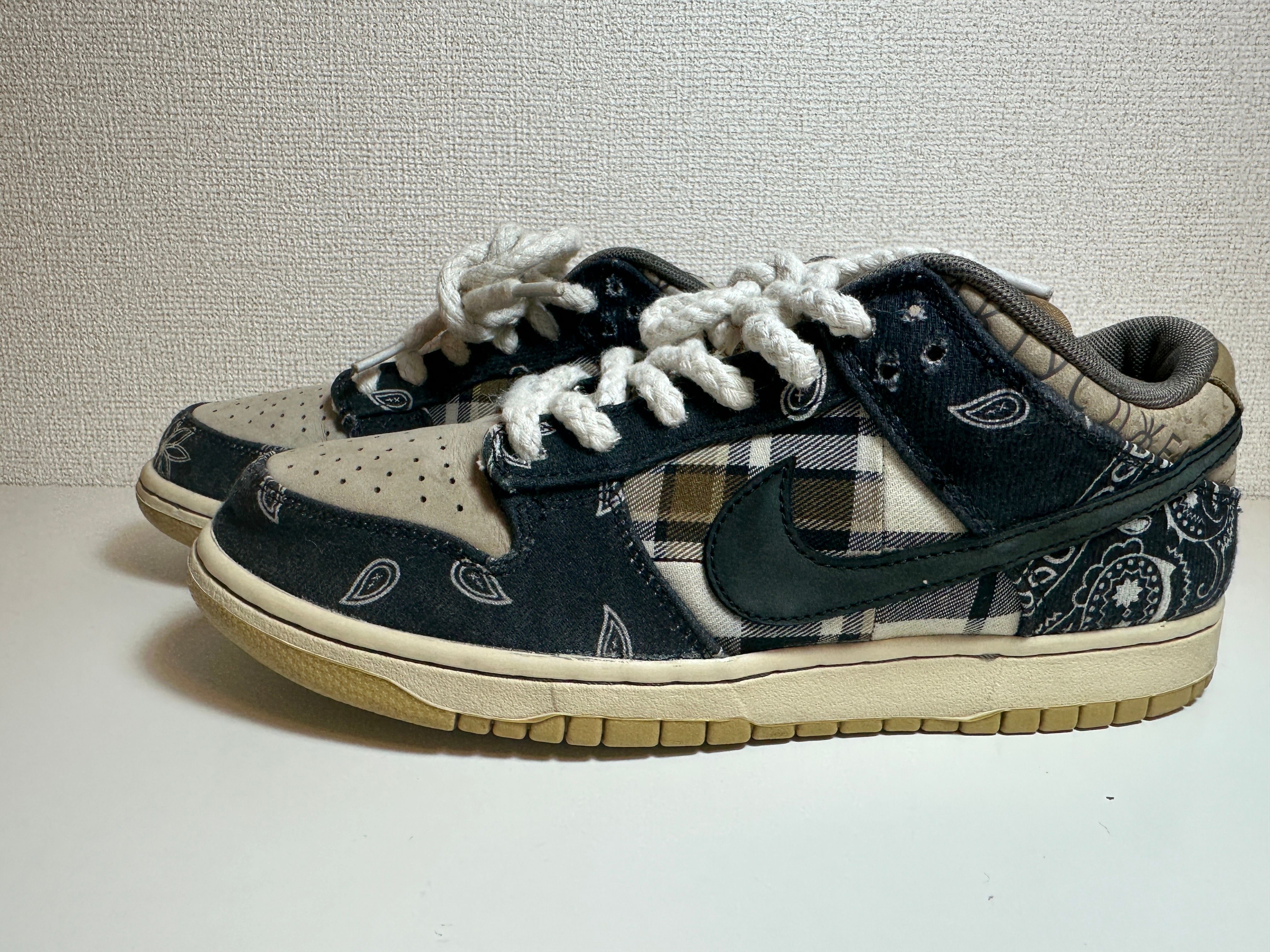 Travis Scott × Nike SB Dunk Low "Black/Parachute Beige"