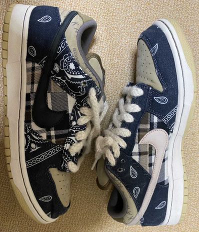 Travis Scott × Nike SB Dunk Low "Black/Parachute Beige"