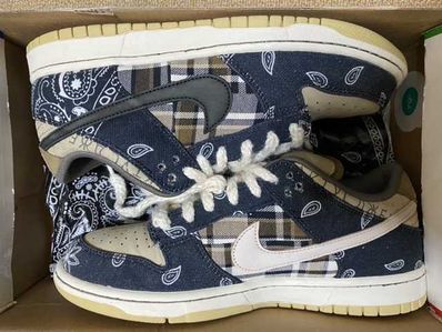 Travis Scott × Nike SB Dunk Low "Black/Parachute Beige"