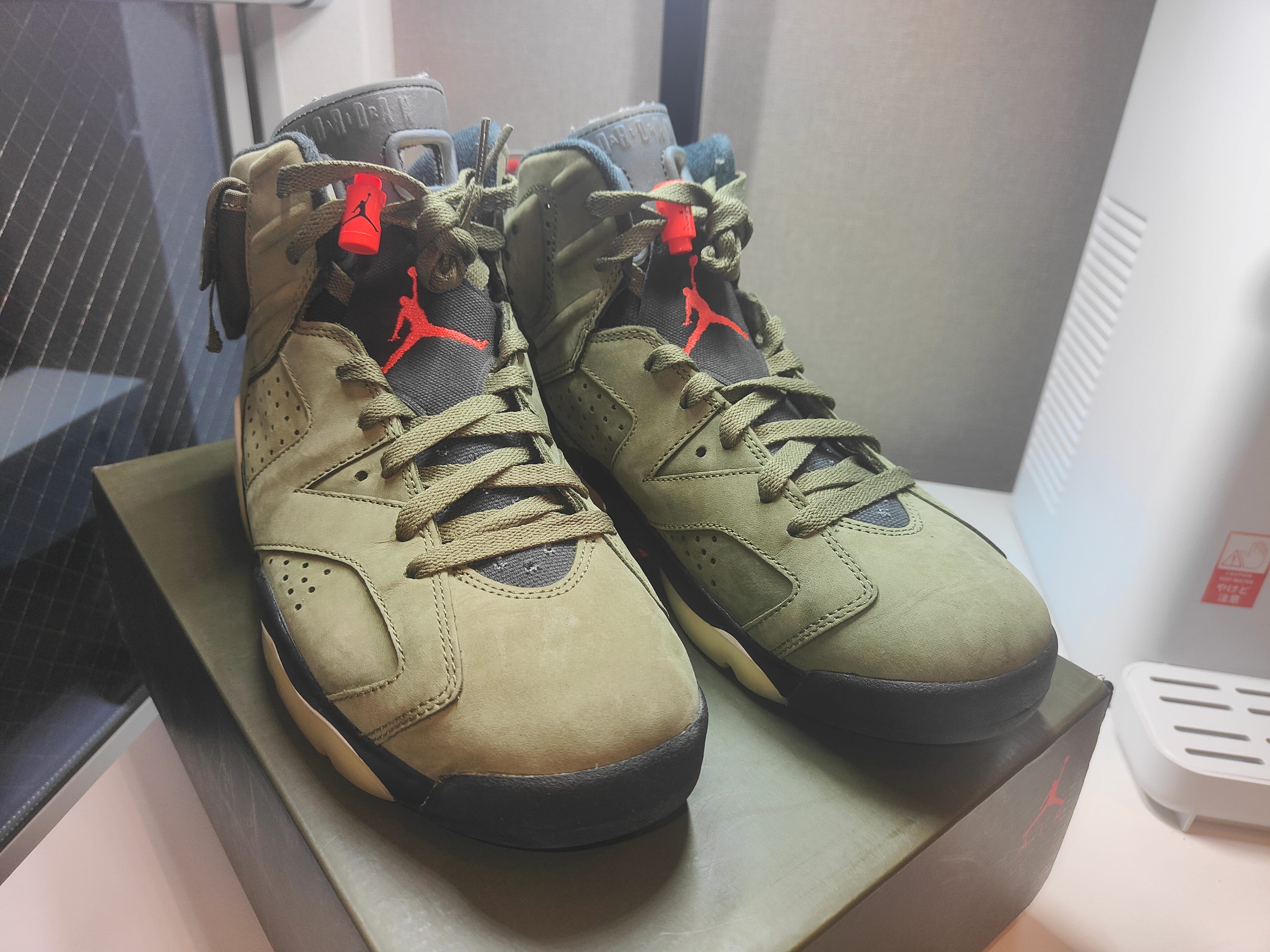 Travis Scott × Nike Air Jordan 6 Retro "Medium Olive"