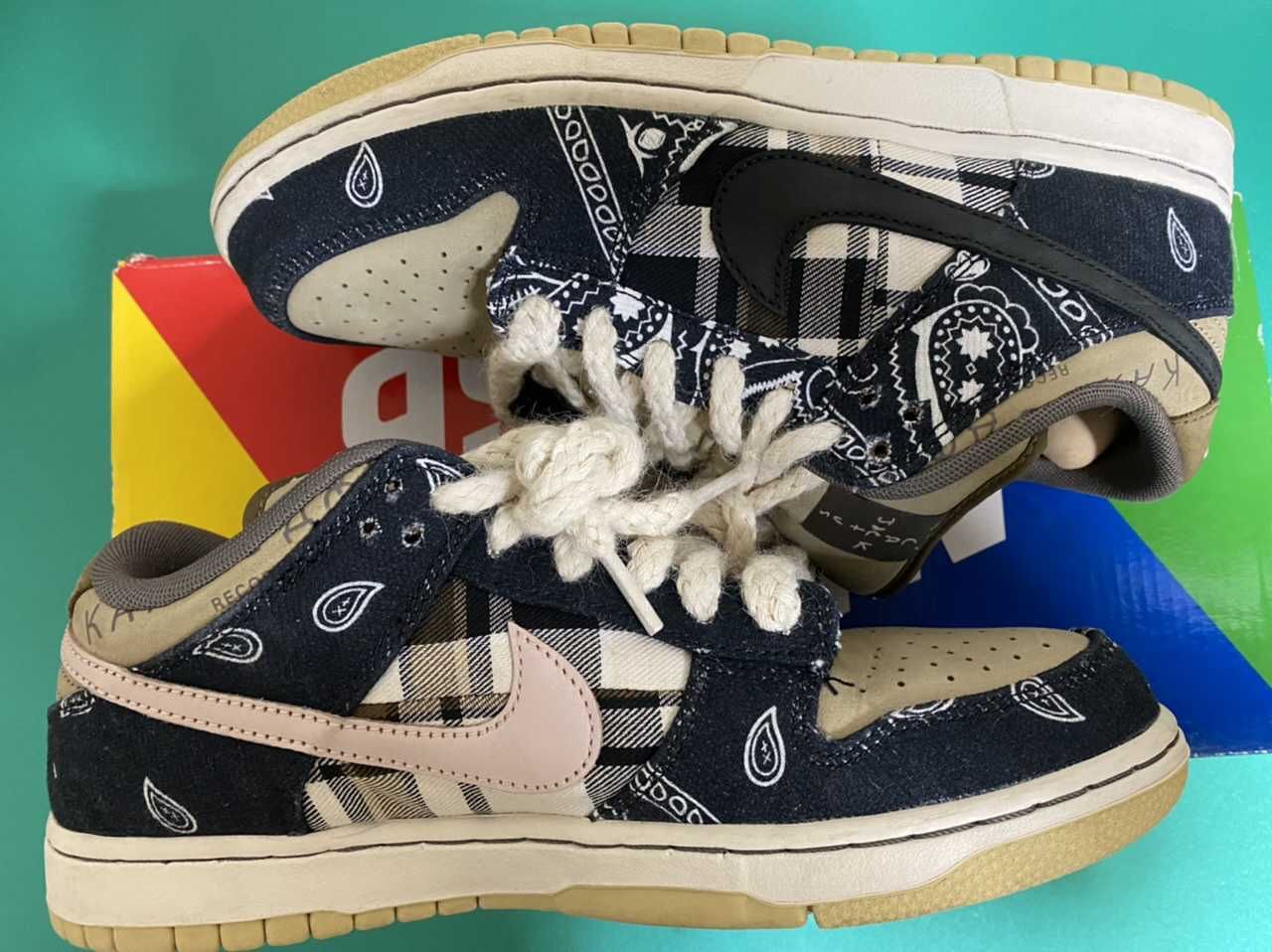 Travis Scott × Nike SB Dunk Low "Black/Parachute Beige"