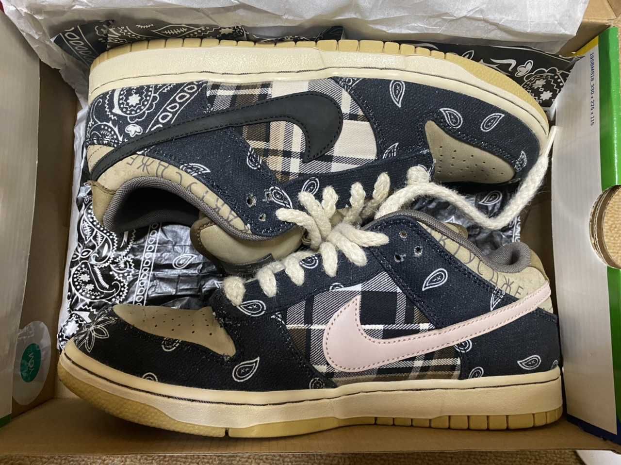 Travis Scott × Nike SB Dunk Low "Black/Parachute Beige"