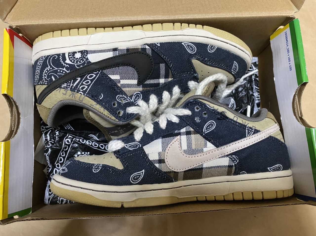 Travis Scott × Nike SB Dunk Low "Black/Parachute Beige"