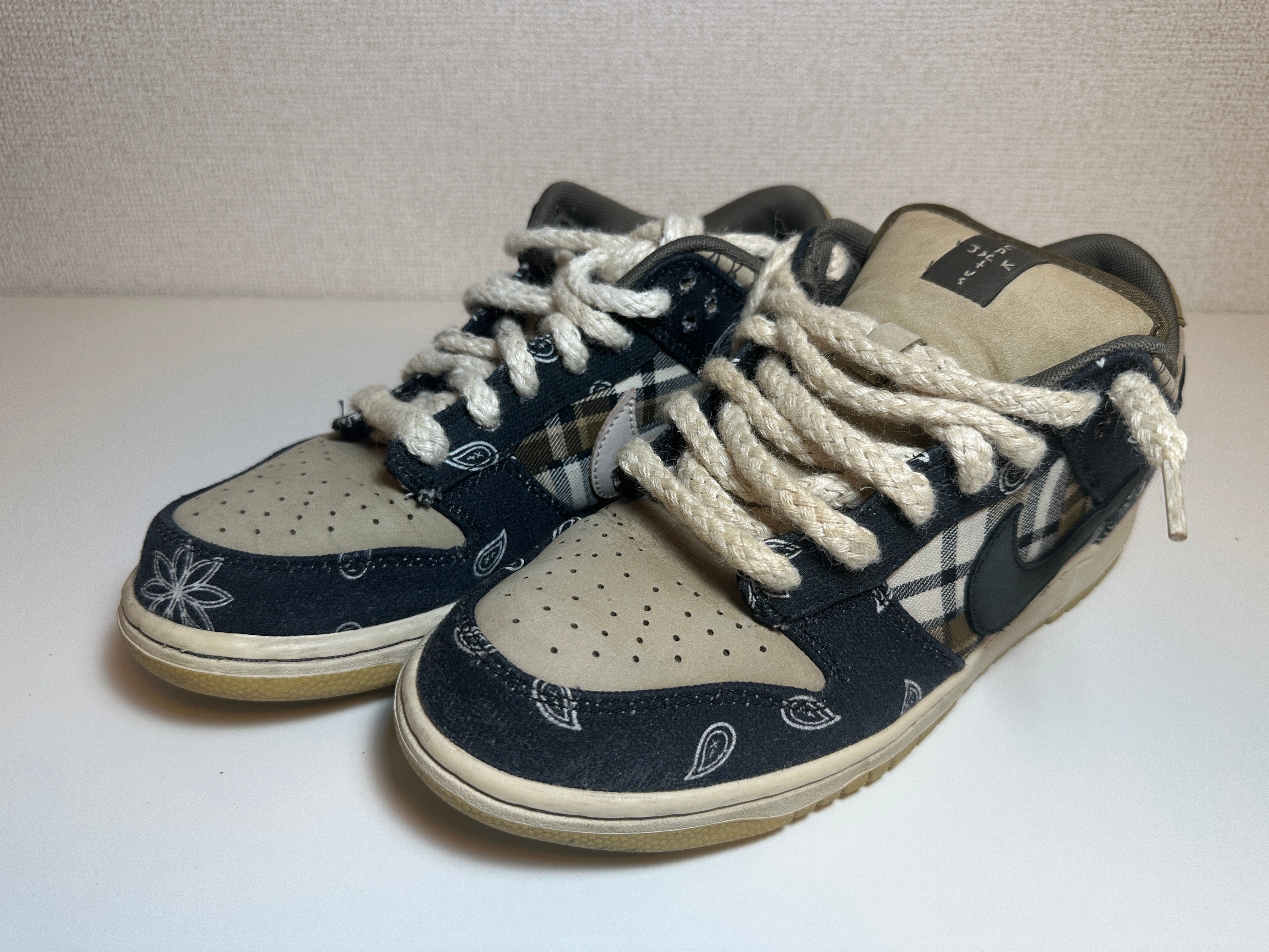 Travis Scott × Nike SB Dunk Low "Black/Parachute Beige"