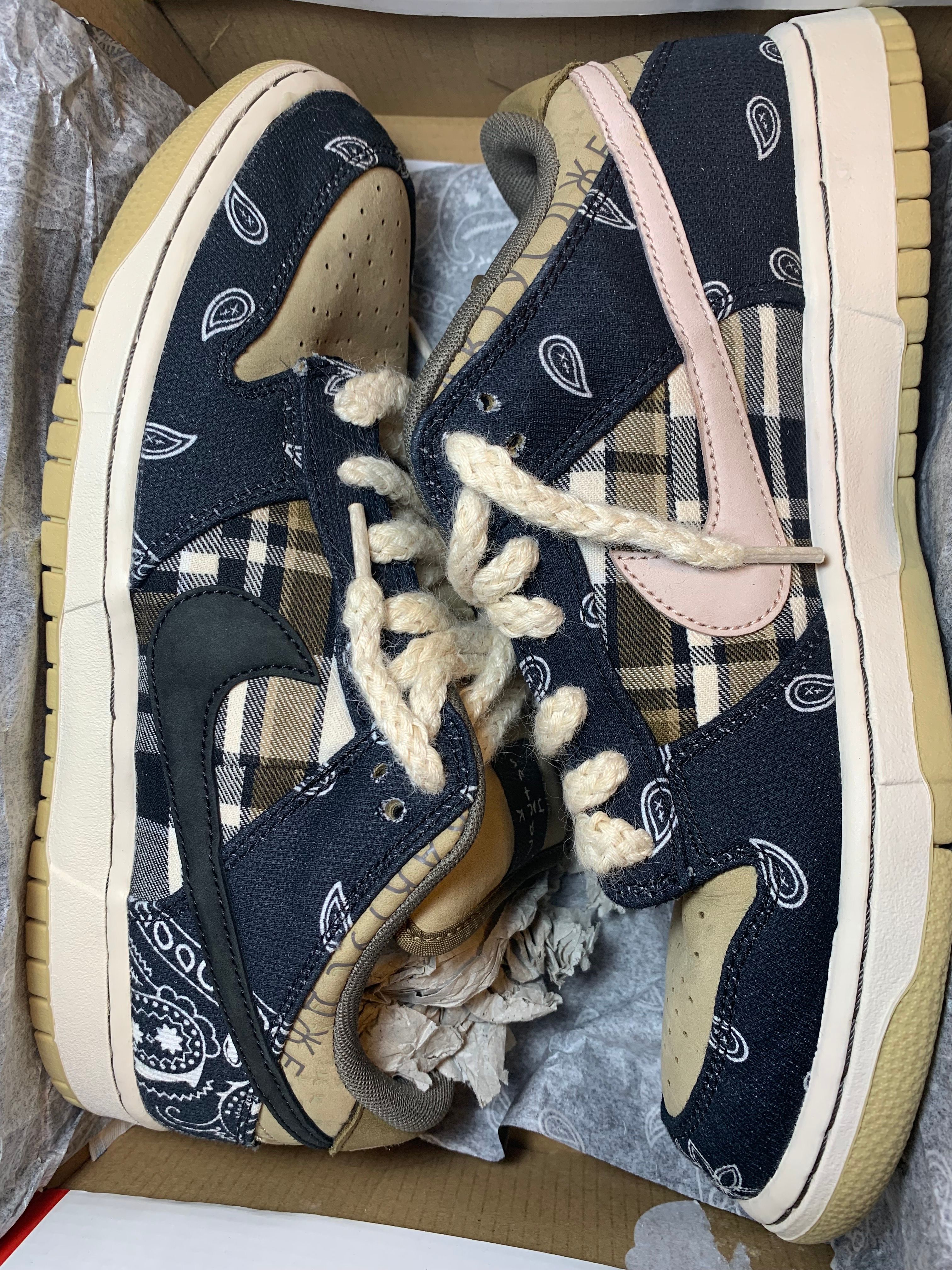 Travis Scott × Nike SB Dunk Low "Black/Parachute Beige"