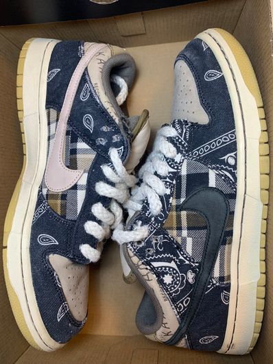 Travis Scott × Nike SB Dunk Low "Black/Parachute Beige"