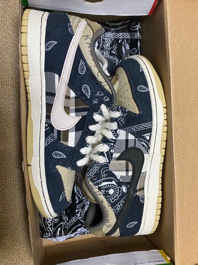 Travis Scott × Nike SB Dunk Low "Black/Parachute Beige"