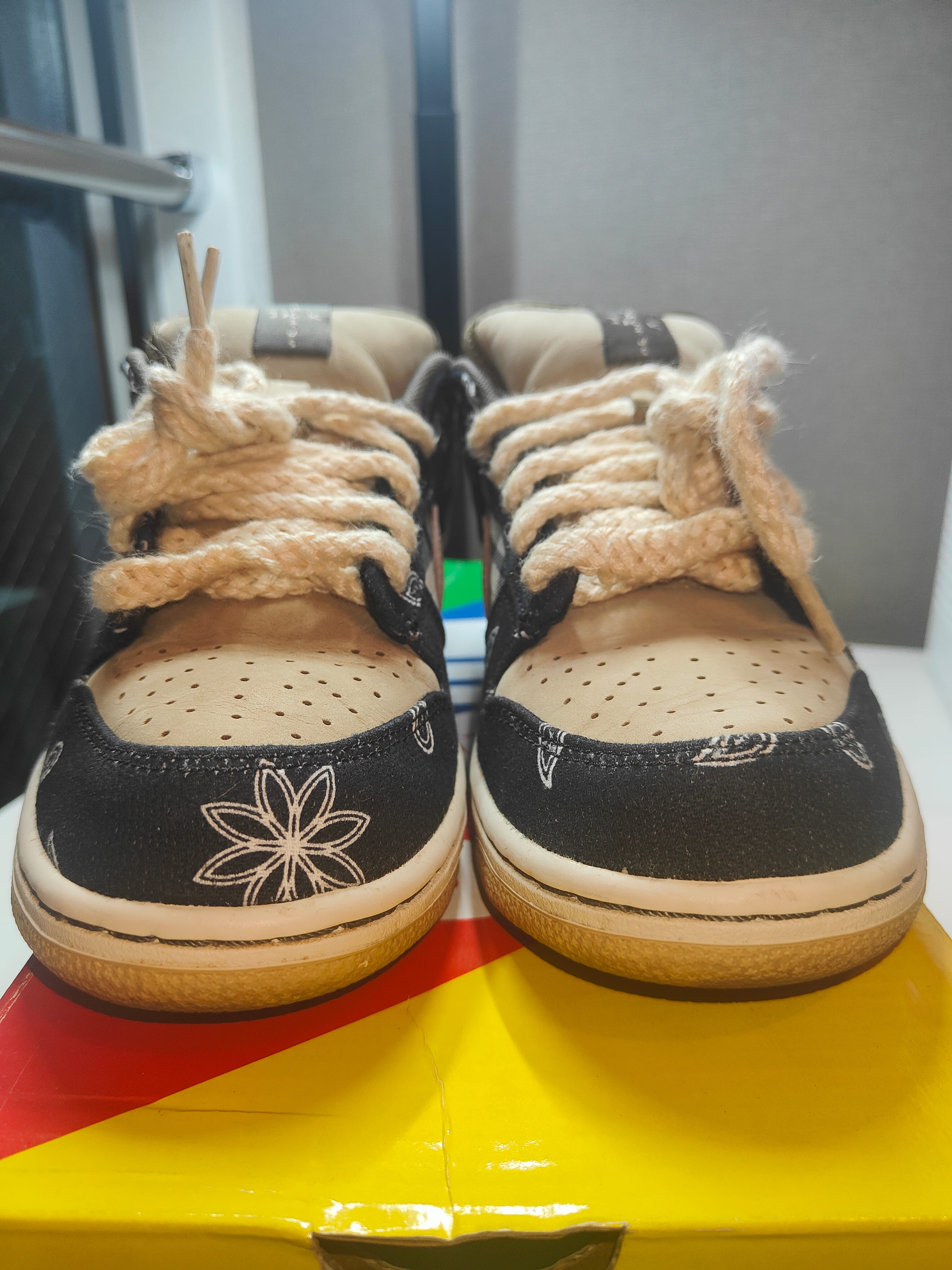 Travis Scott × Nike SB Dunk Low "Black/Parachute Beige"