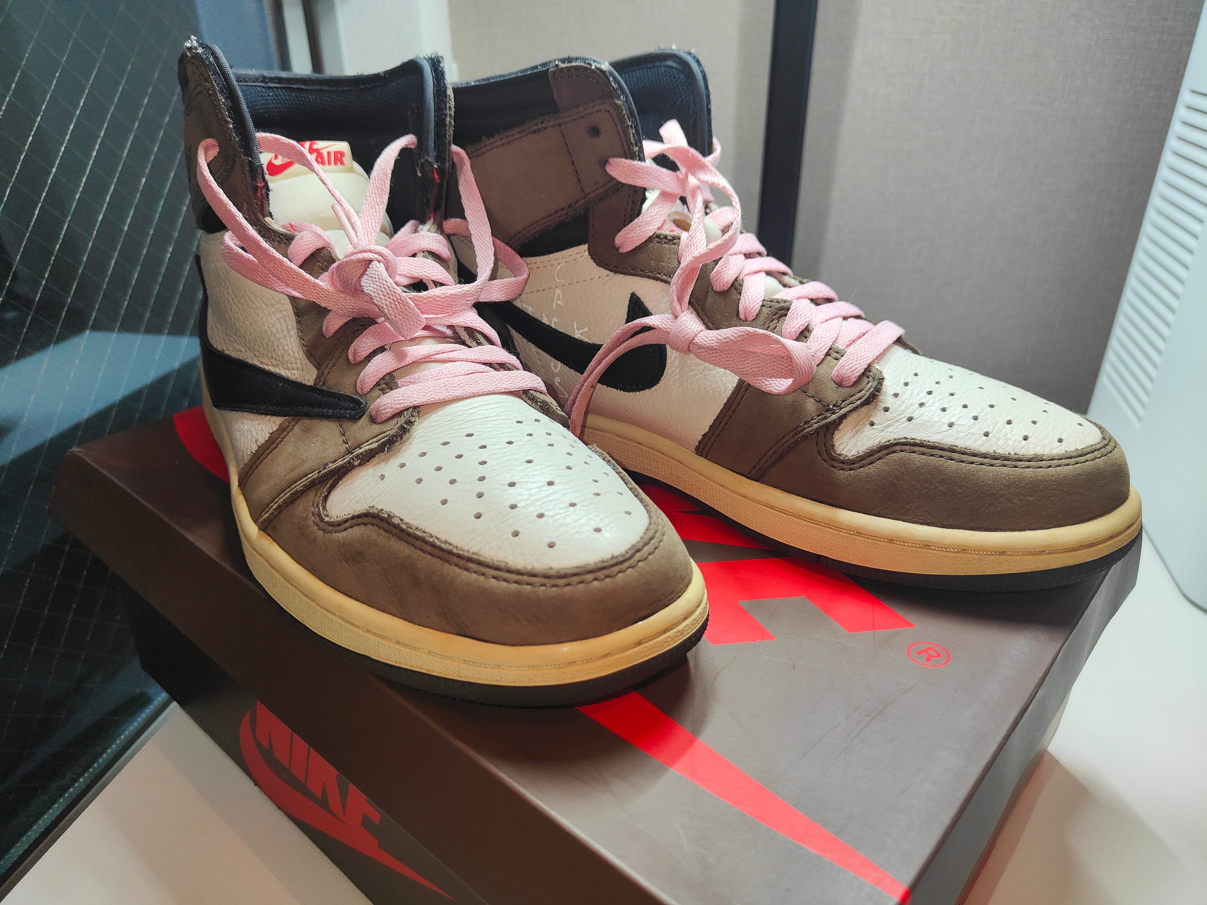 Travis Scott × Nike Air Jordan 1 Retro High OG TS SP "Sail/Dark Mocha"
