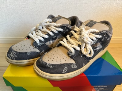 Travis Scott × Nike SB Dunk Low "Black/Parachute Beige"