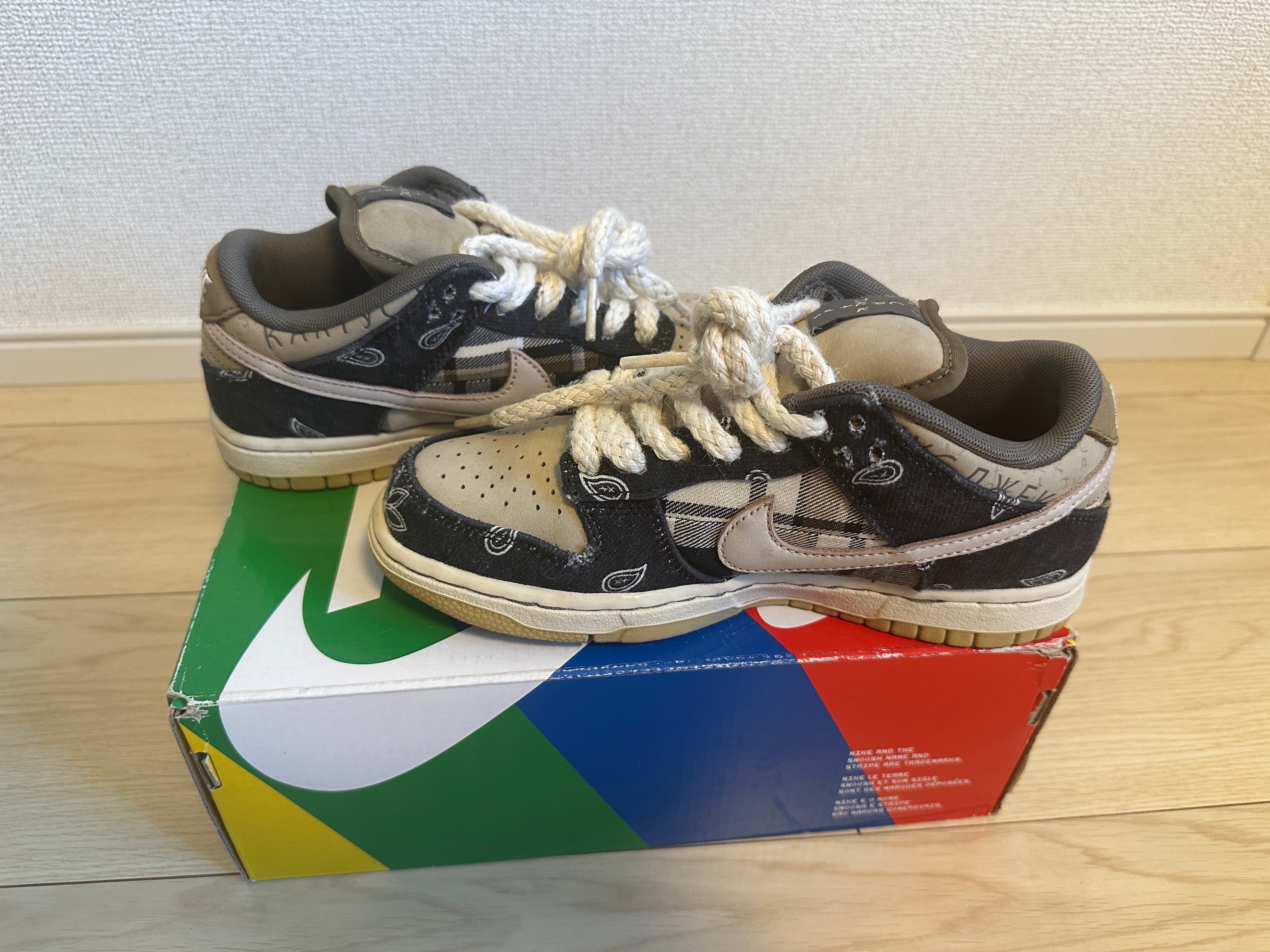 Travis Scott × Nike SB Dunk Low "Black/Parachute Beige"