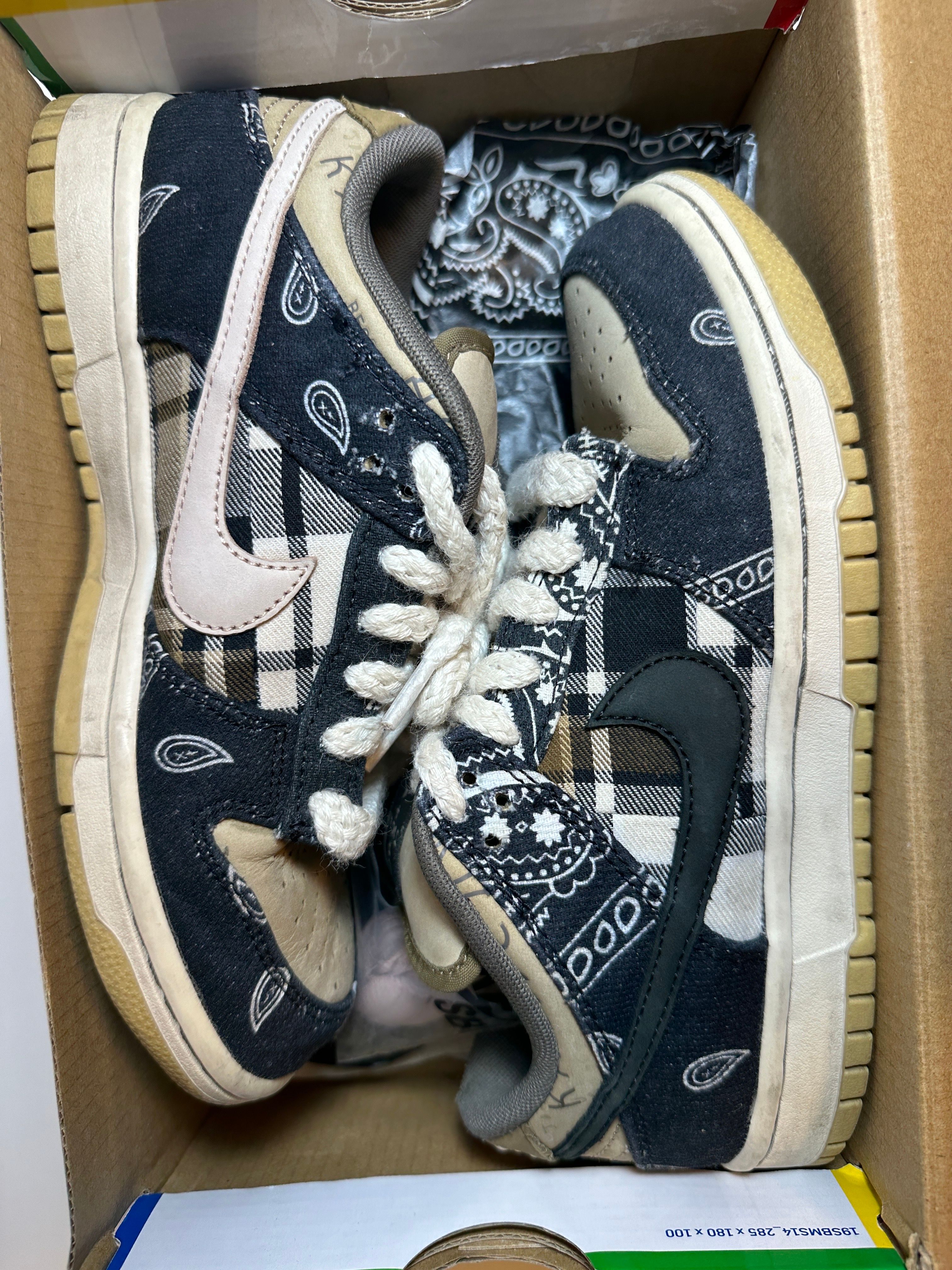 Travis Scott × Nike SB Dunk Low "Black/Parachute Beige"
