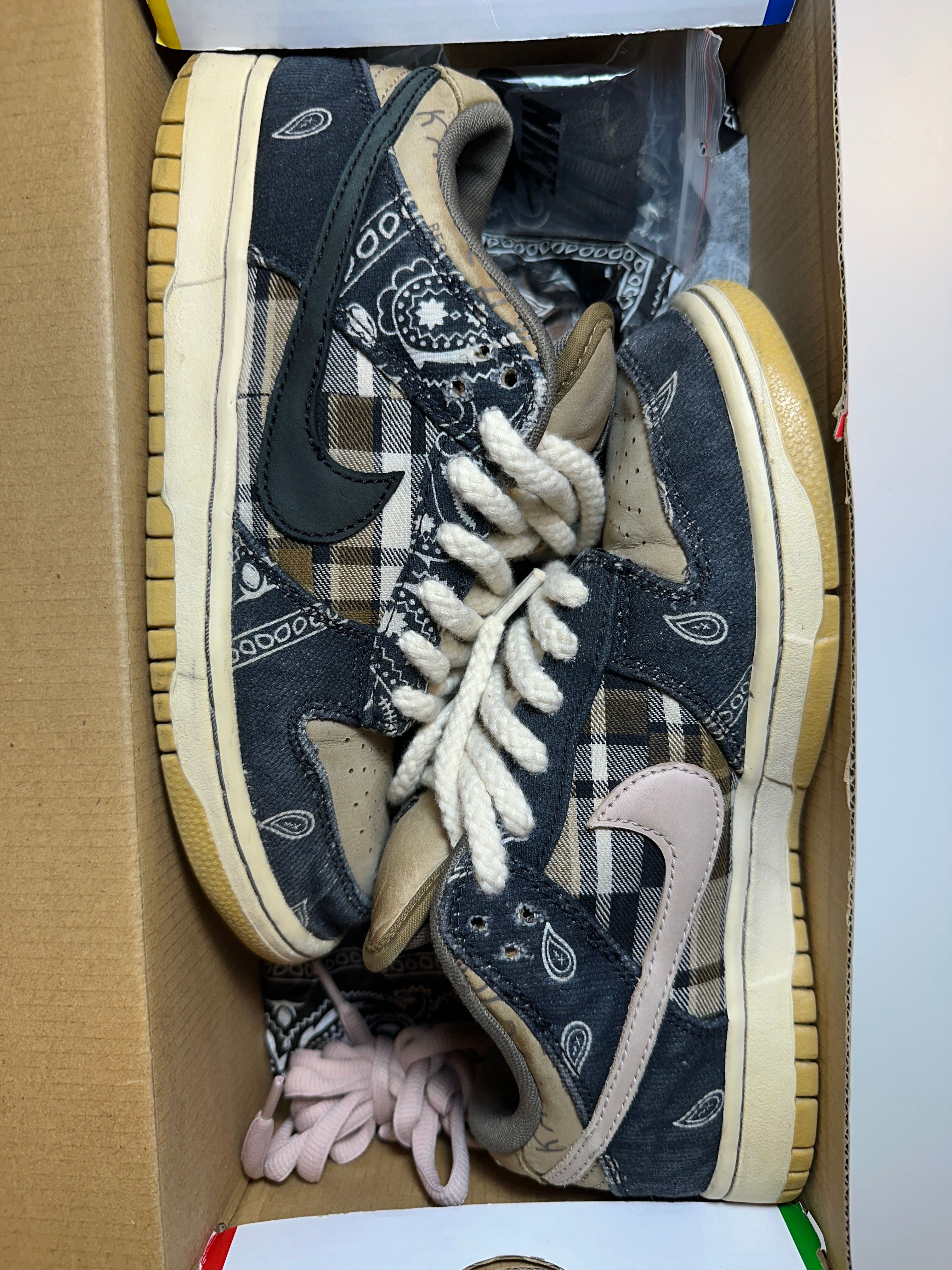 Travis Scott × Nike SB Dunk Low "Black/Parachute Beige"