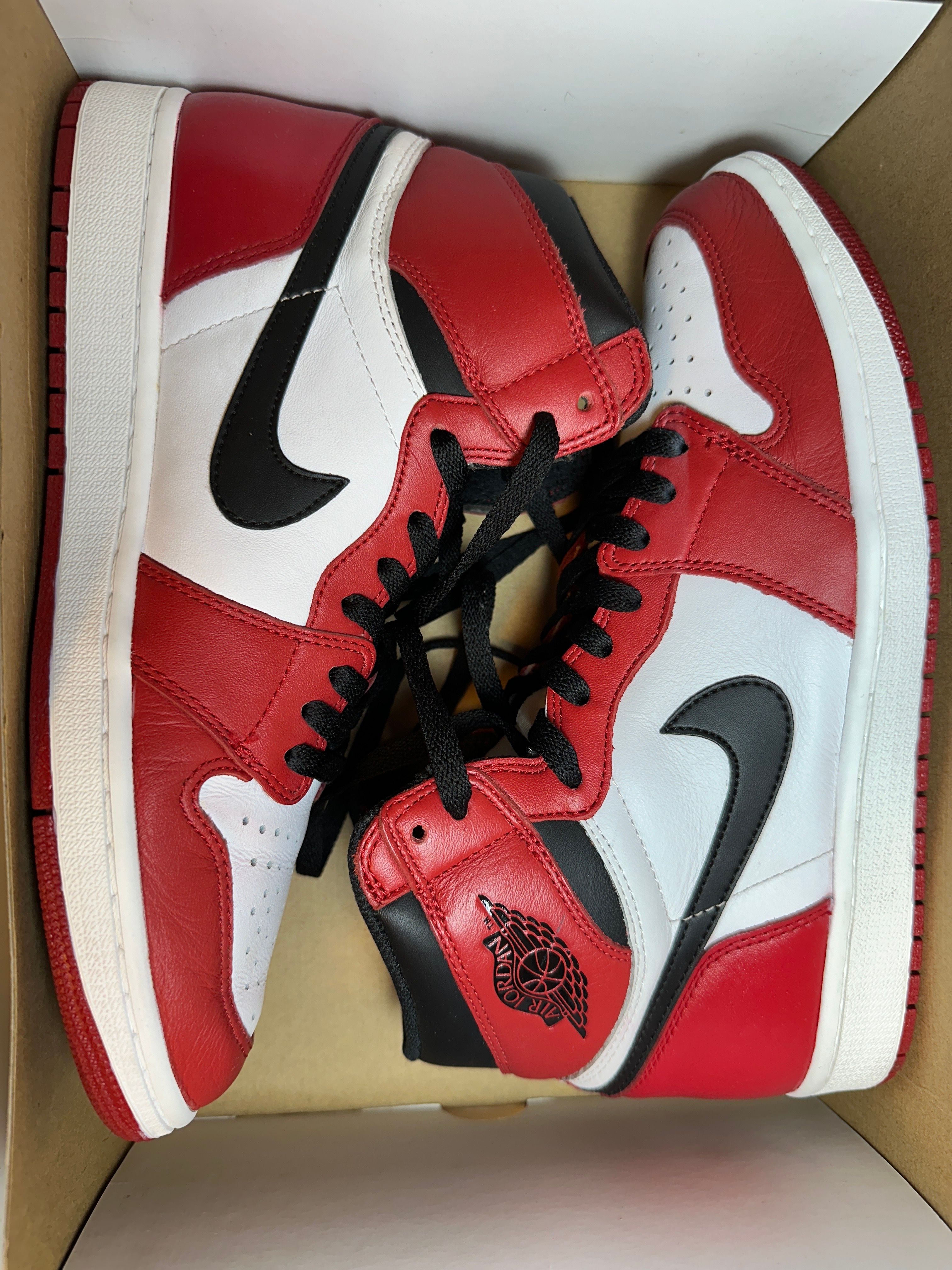 Nike Air Jordan 1 Retro High "Chicago" (2015)