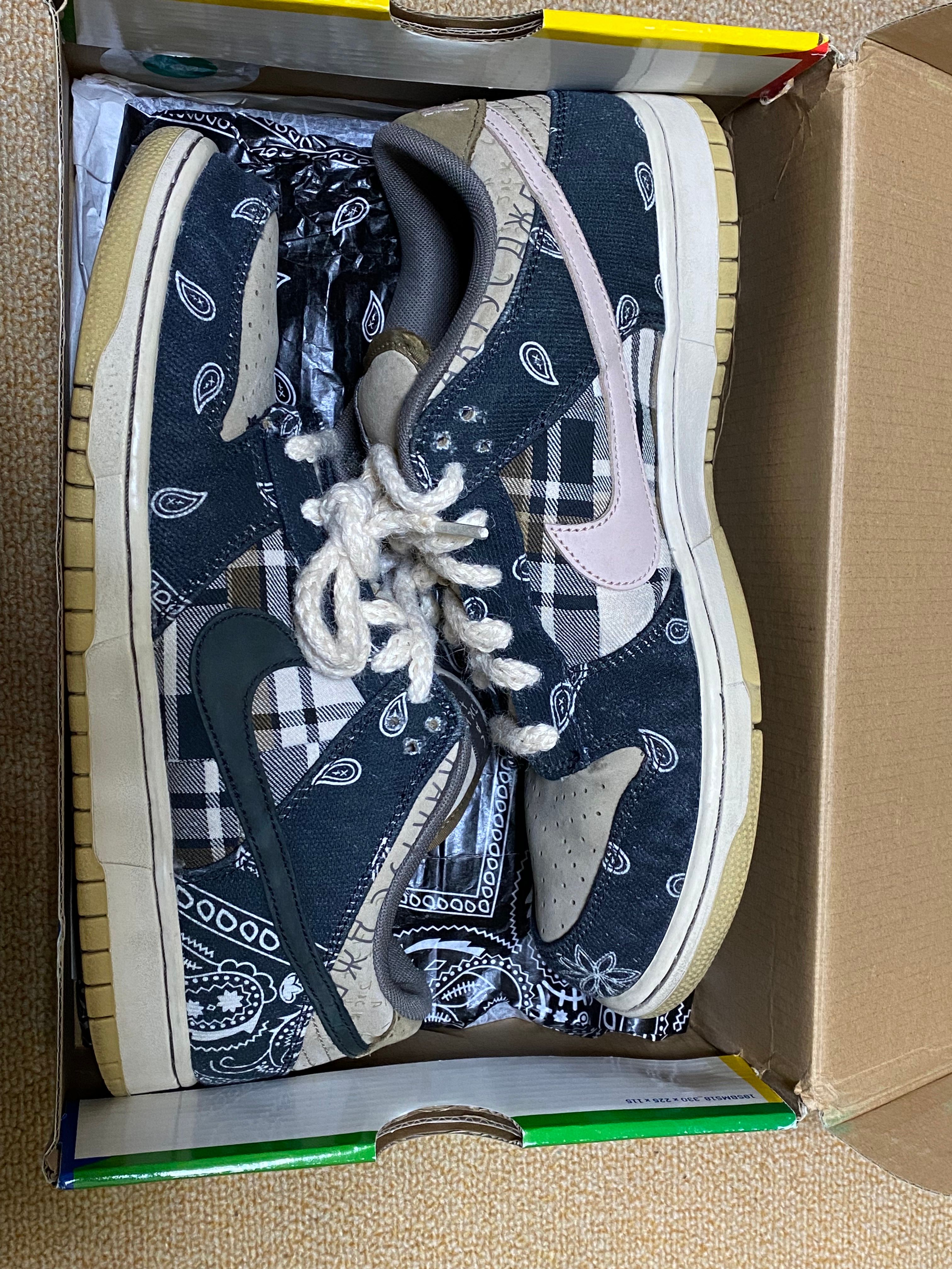 Travis Scott × Nike SB Dunk Low "Black/Parachute Beige"