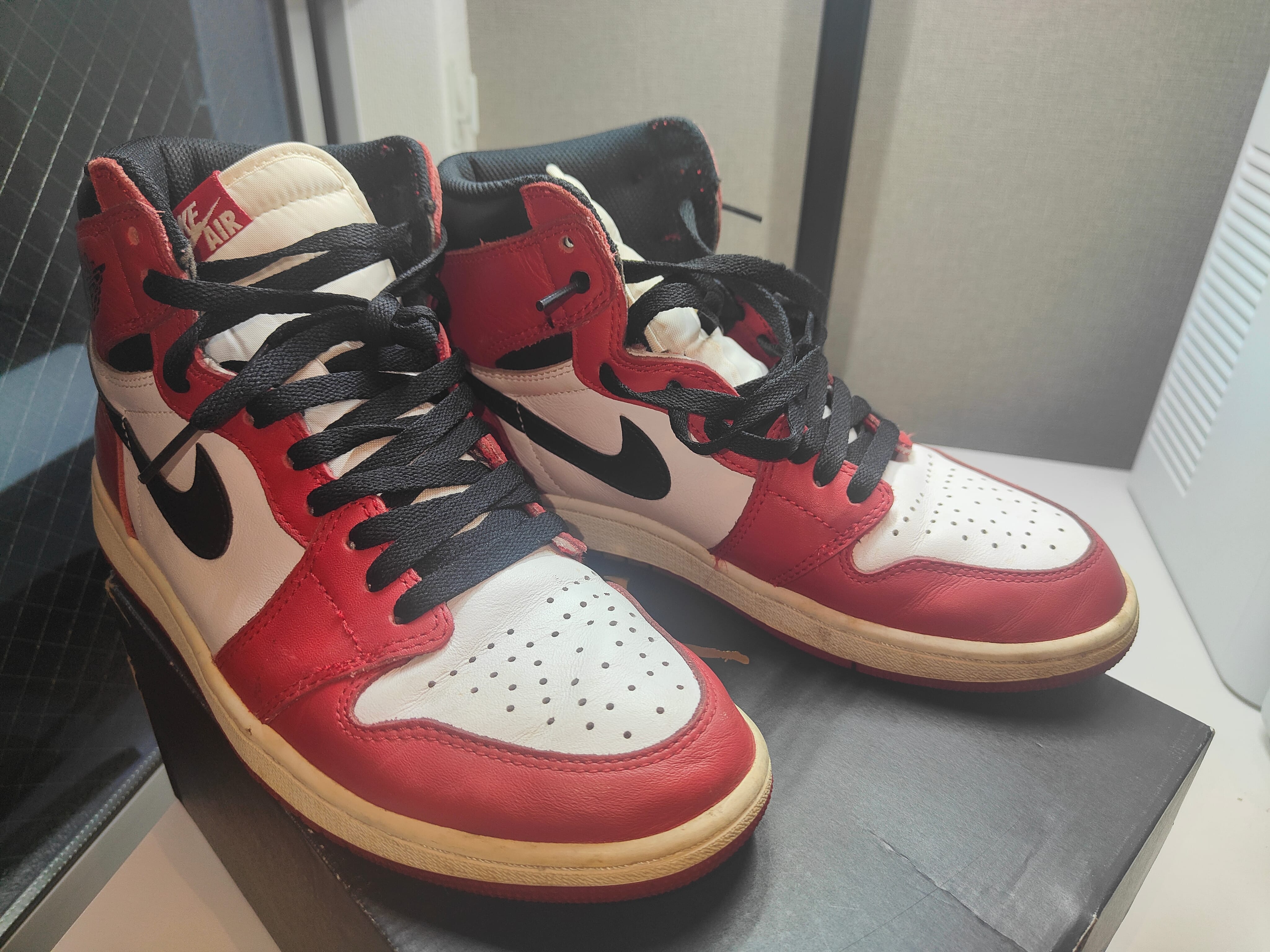 Nike Air Jordan 1 Retro High "Chicago" (2015)