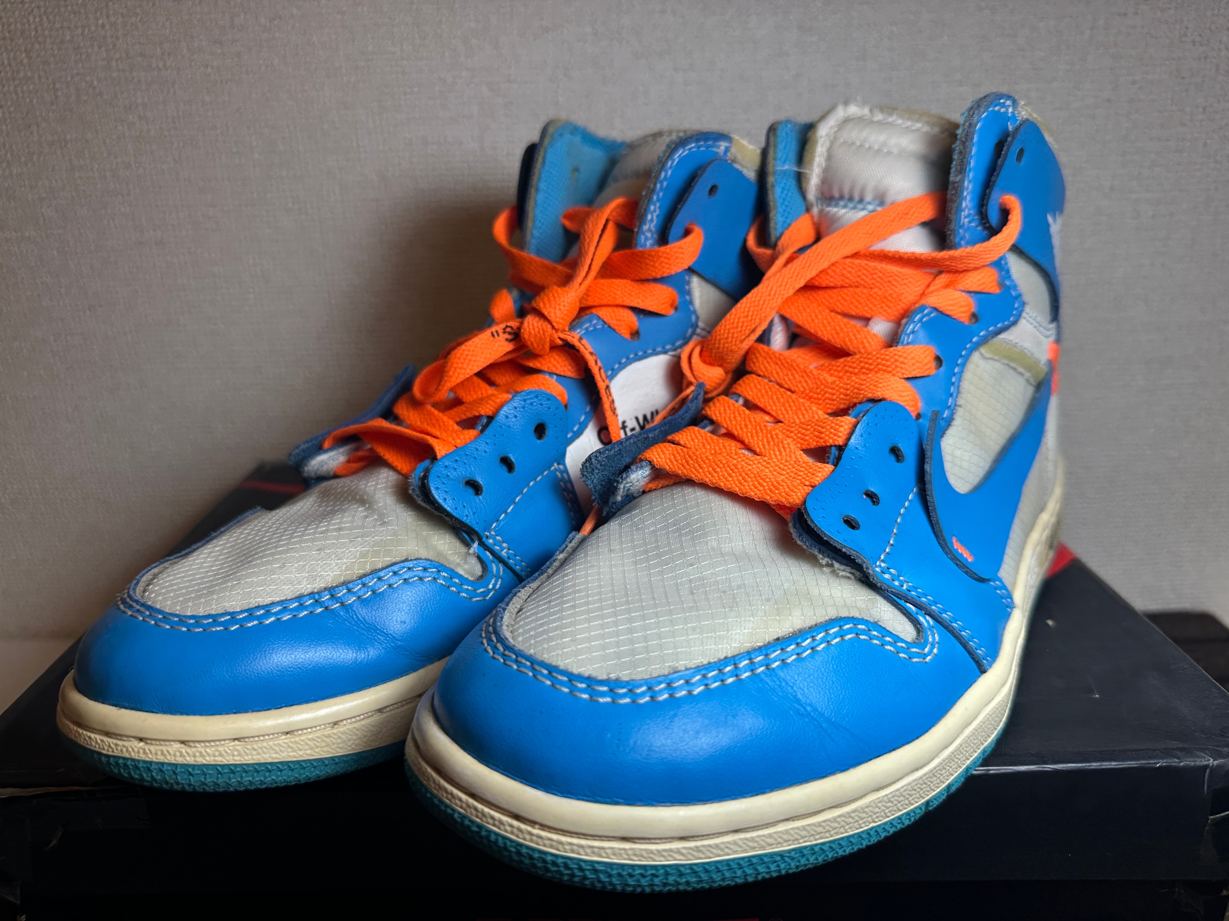 オフホワイト×ナイキ エアジョーダン1 ハイ UNC "ホワイト/ダーク パウダー ブルー"