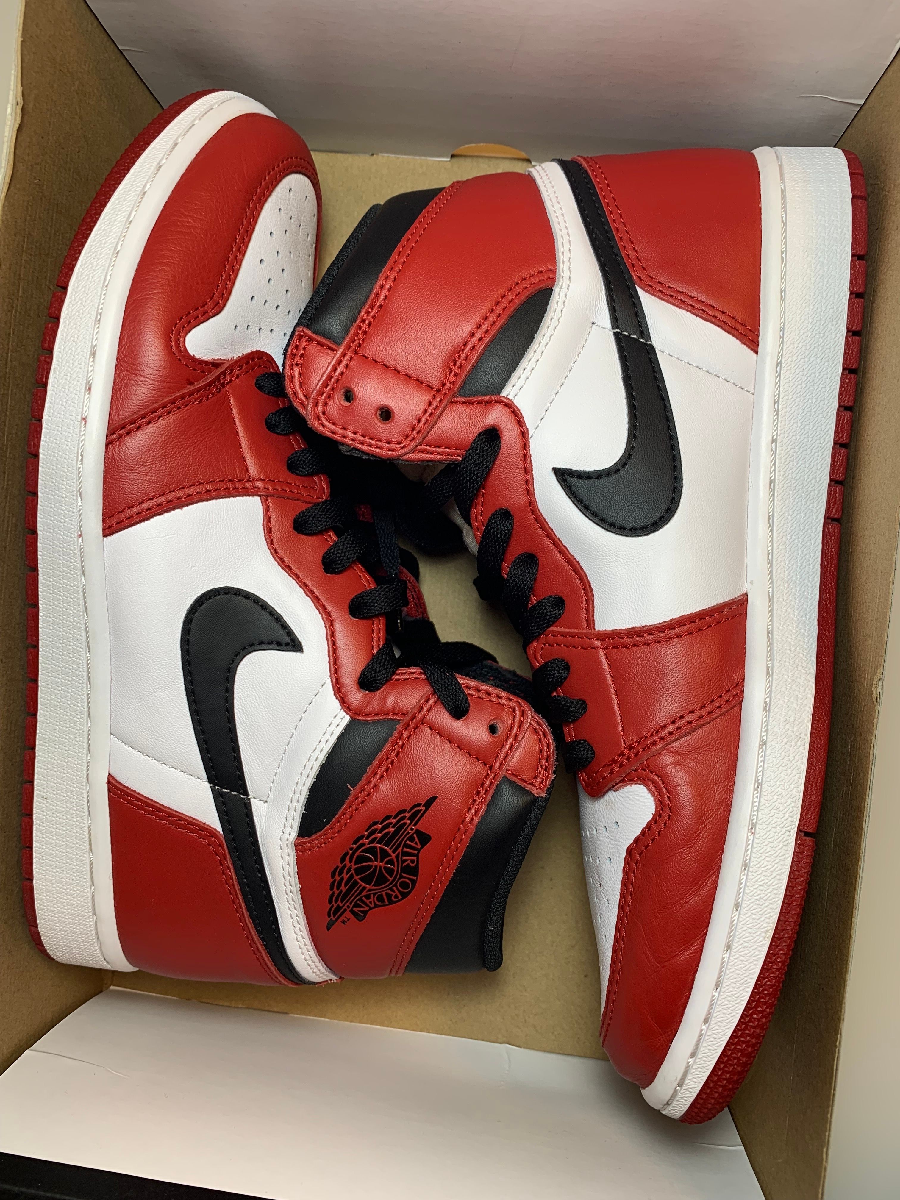 Nike Air Jordan 1 Retro High "Chicago" (2015)