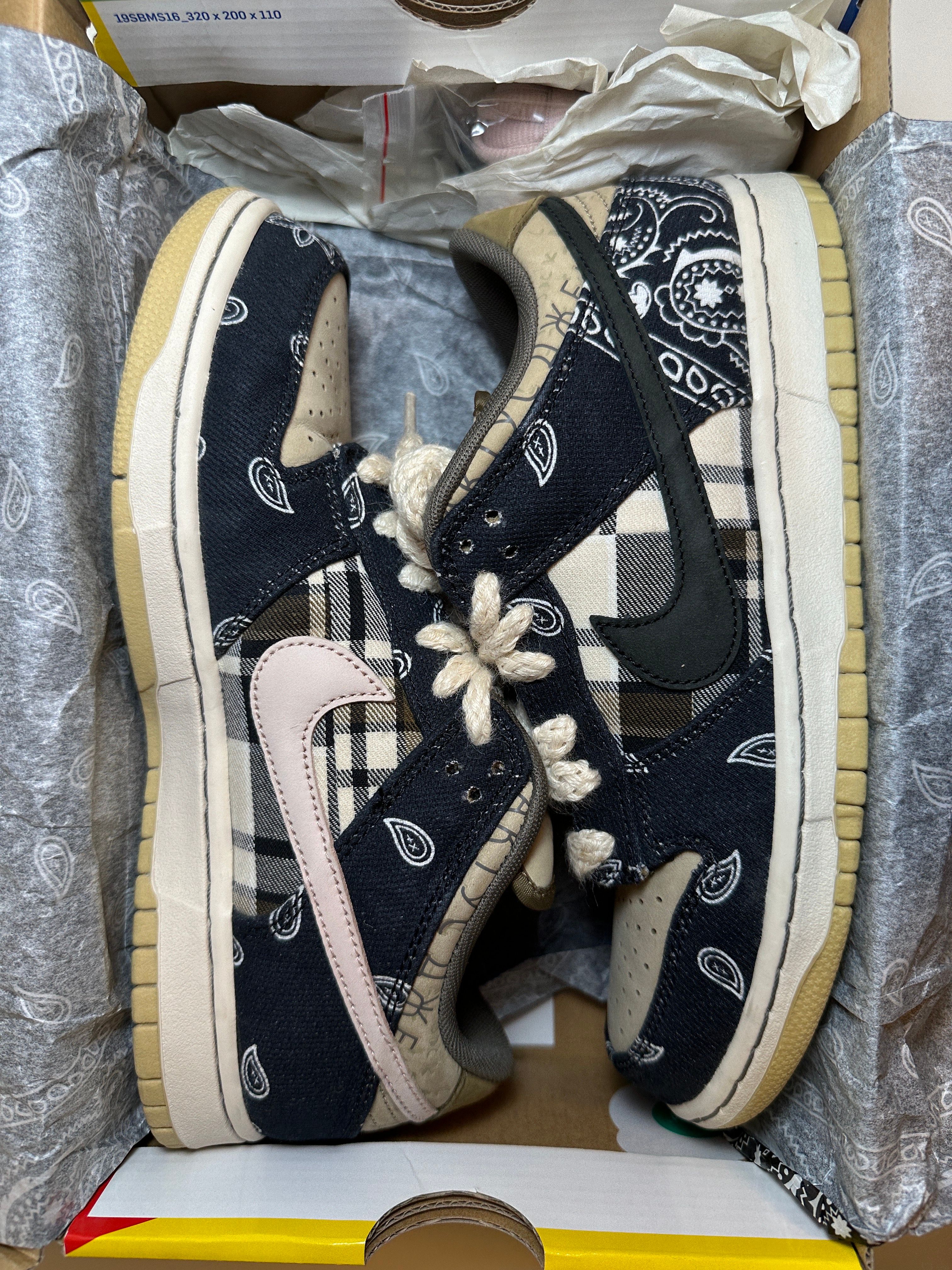 Travis Scott × Nike SB Dunk Low "Black/Parachute Beige"