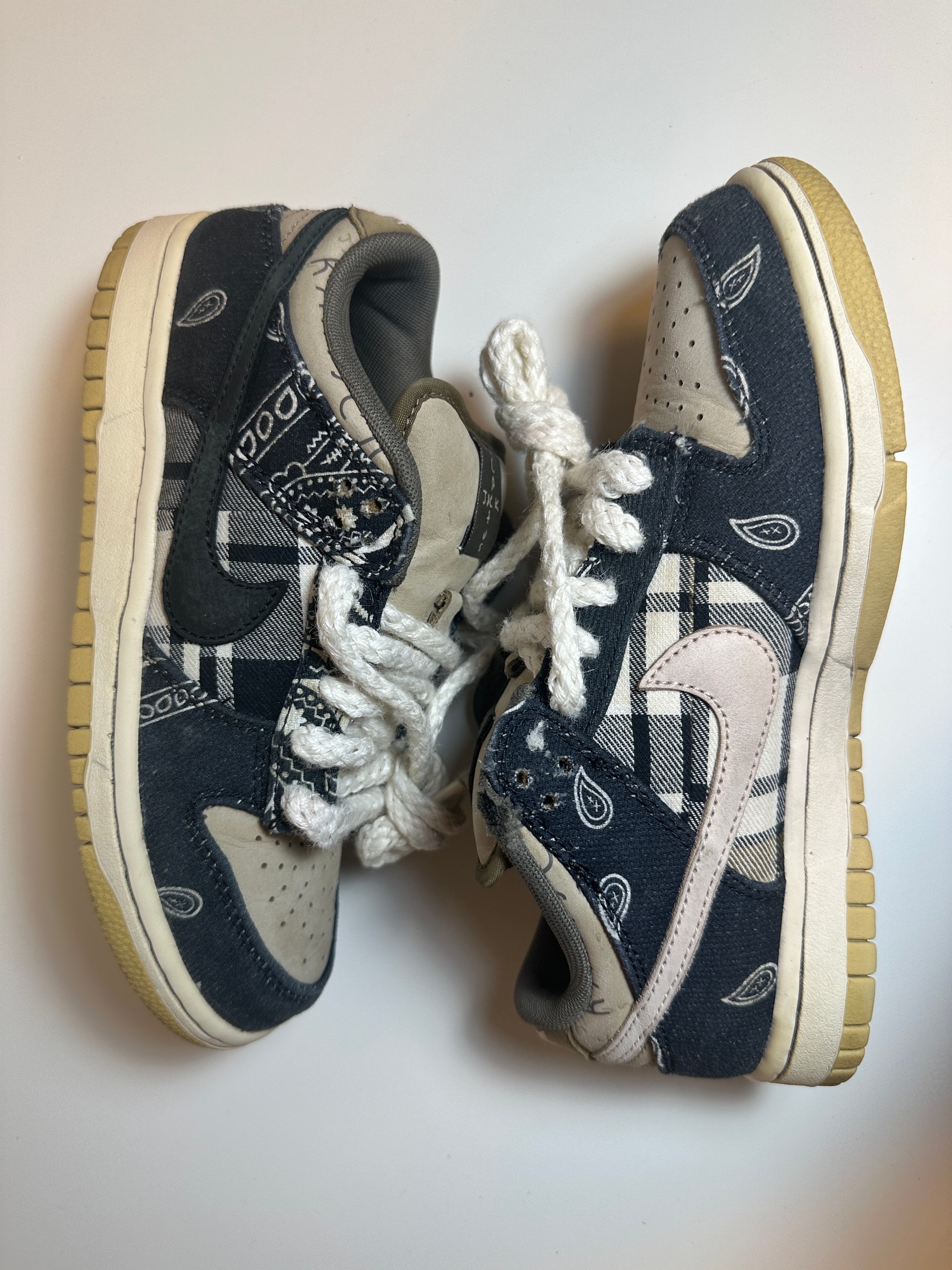 Travis Scott × Nike SB Dunk Low "Black/Parachute Beige"