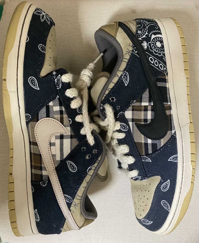 Travis Scott × Nike SB Dunk Low "Black/Parachute Beige"