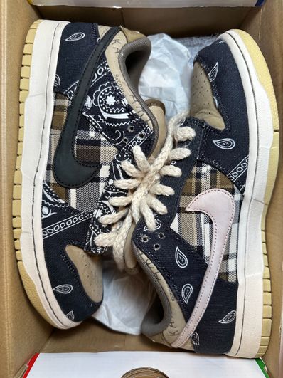 Travis Scott × Nike SB Dunk Low "Black/Parachute Beige"