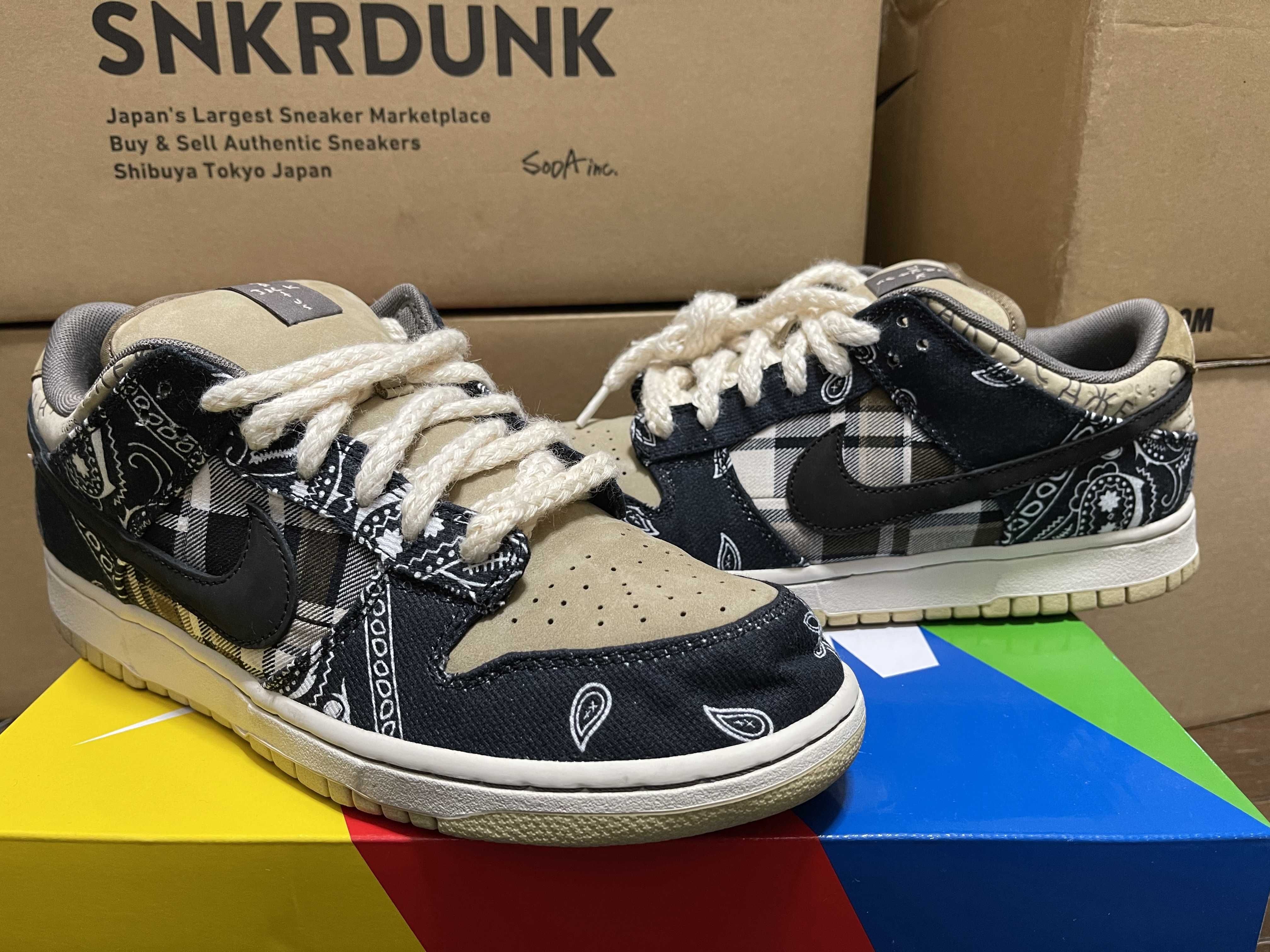 Travis Scott × Nike SB Dunk Low "Black/Parachute Beige"