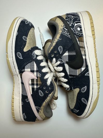 Travis Scott × Nike SB Dunk Low "Black/Parachute Beige"