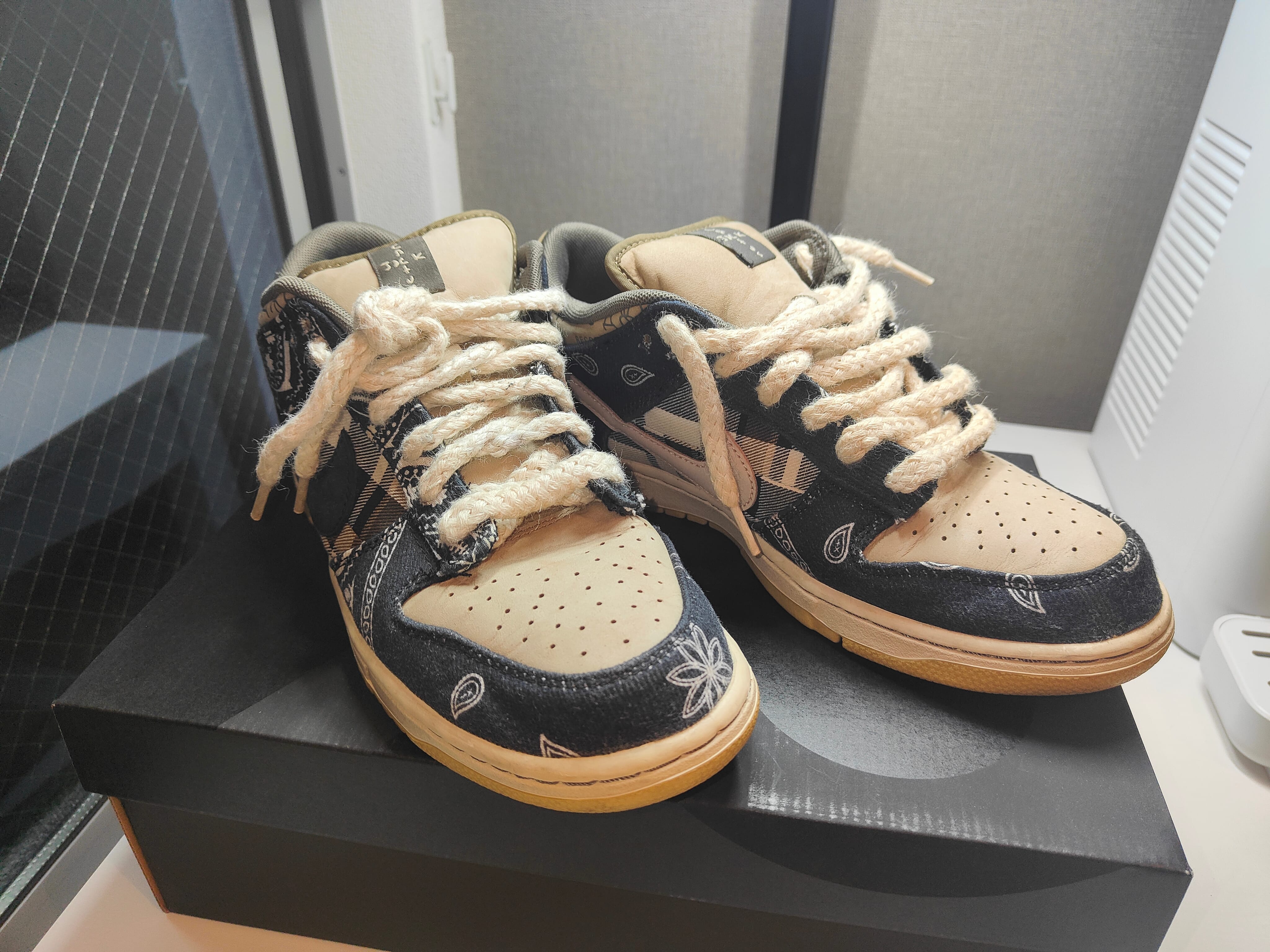 Travis Scott × Nike SB Dunk Low "Black/Parachute Beige"