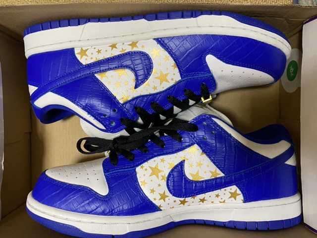 Supreme × Nike SB Dunk Low OG QS Gold Stars "White/Hyper Blue"