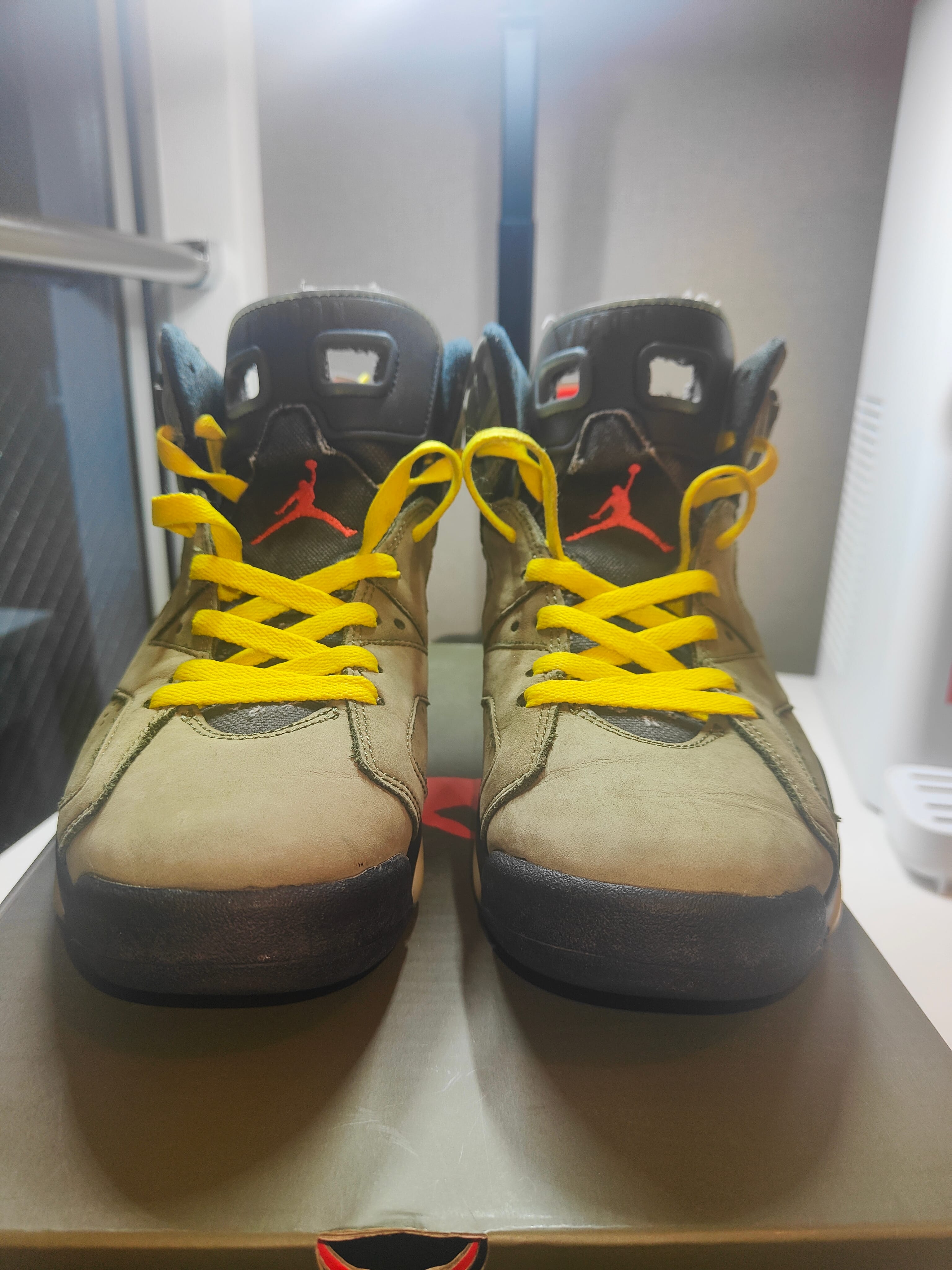 Travis Scott × Nike Air Jordan 6 Retro "Medium Olive"