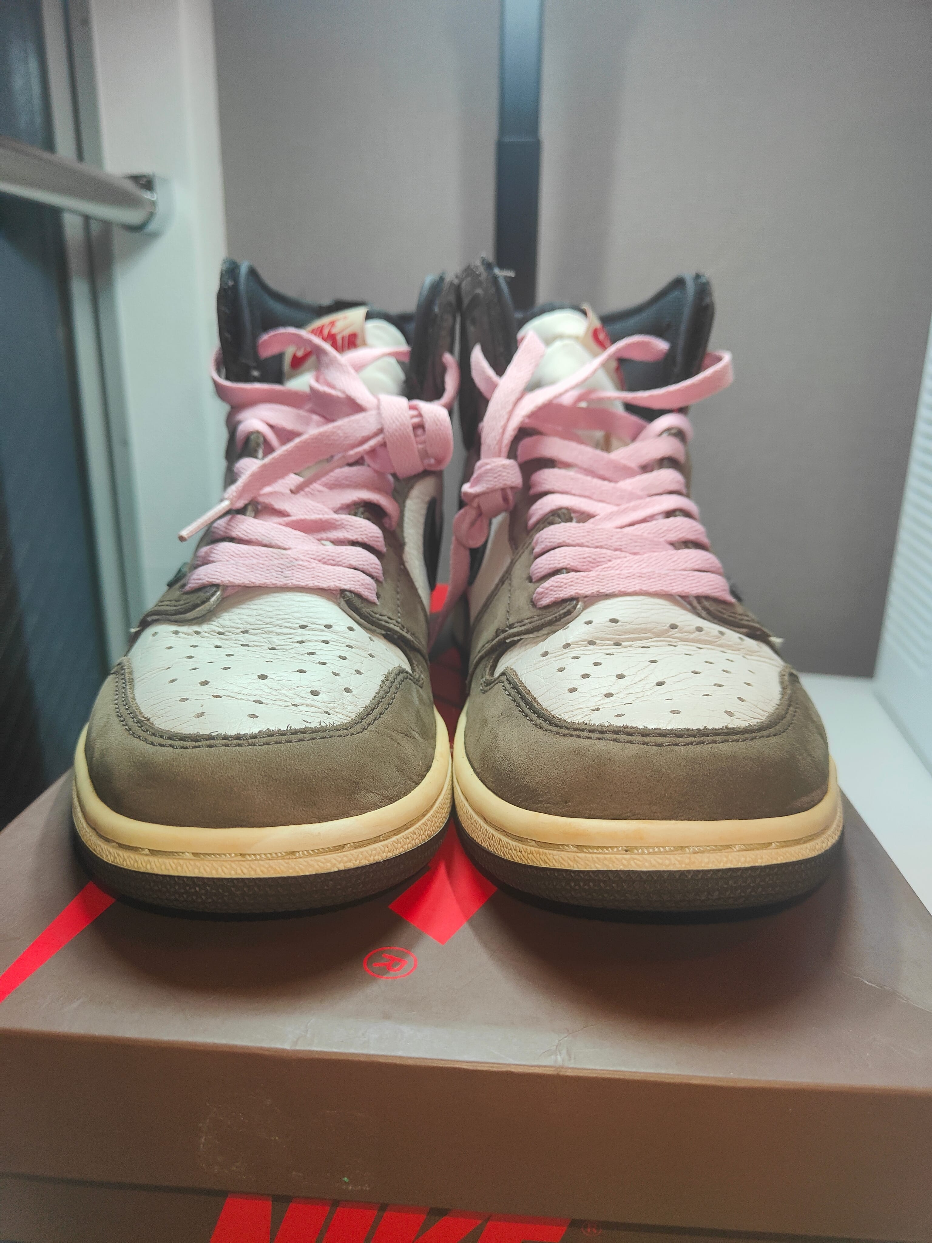 Travis Scott × Nike Air Jordan 1 Retro High OG TS SP "Sail/Dark Mocha"