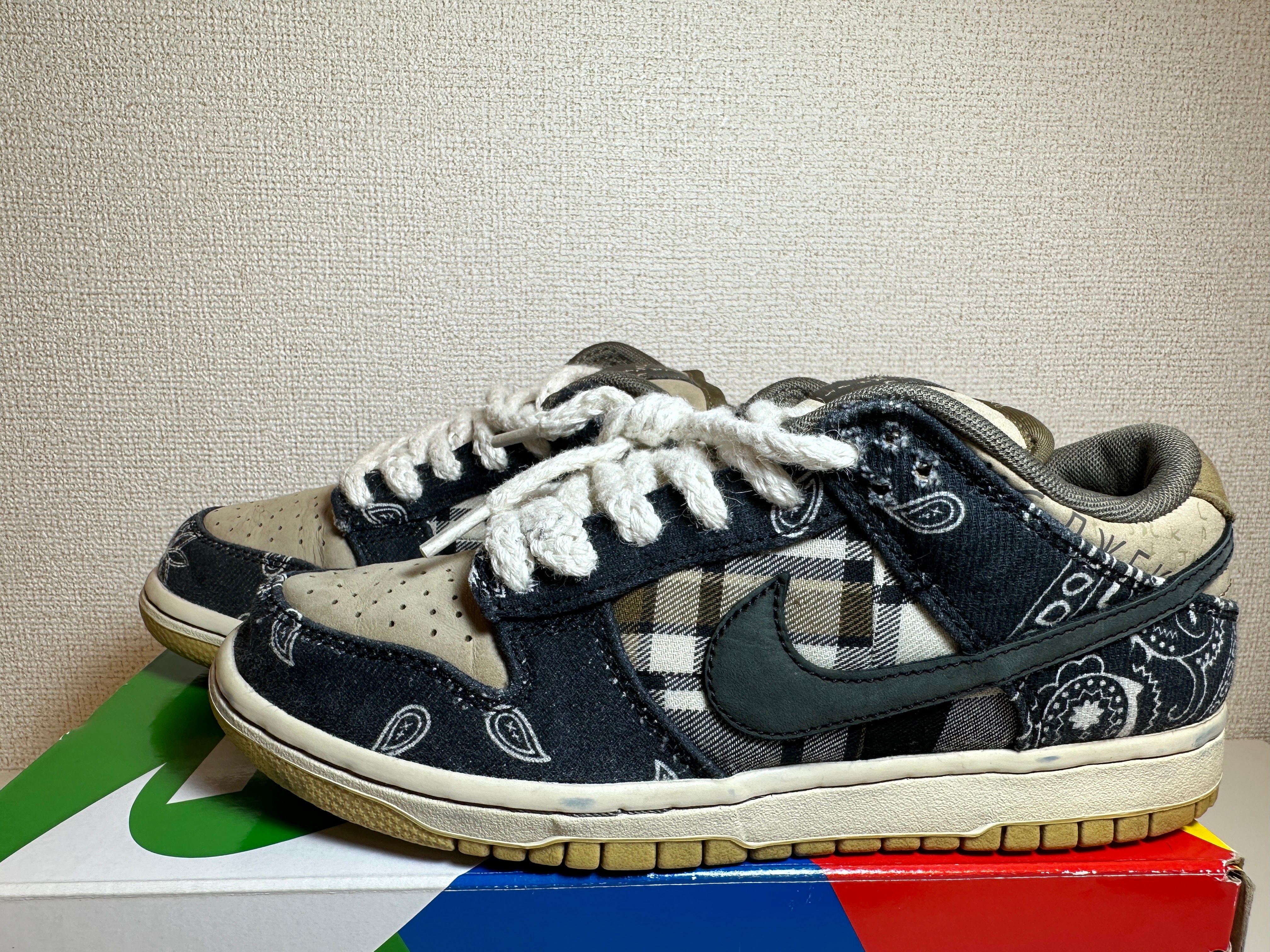 Travis Scott × Nike SB Dunk Low "Black/Parachute Beige"