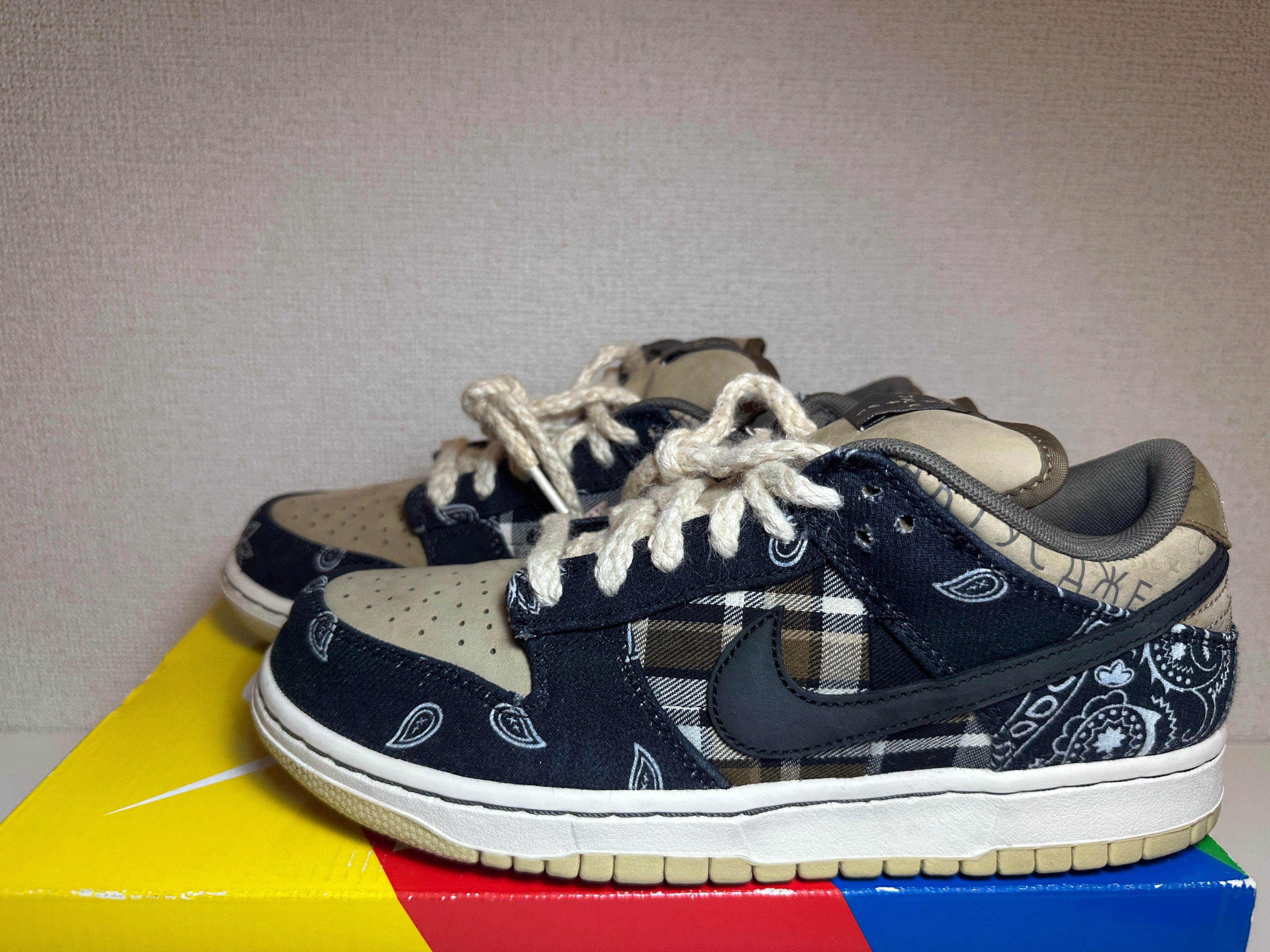 Travis Scott × Nike SB Dunk Low "Black/Parachute Beige"