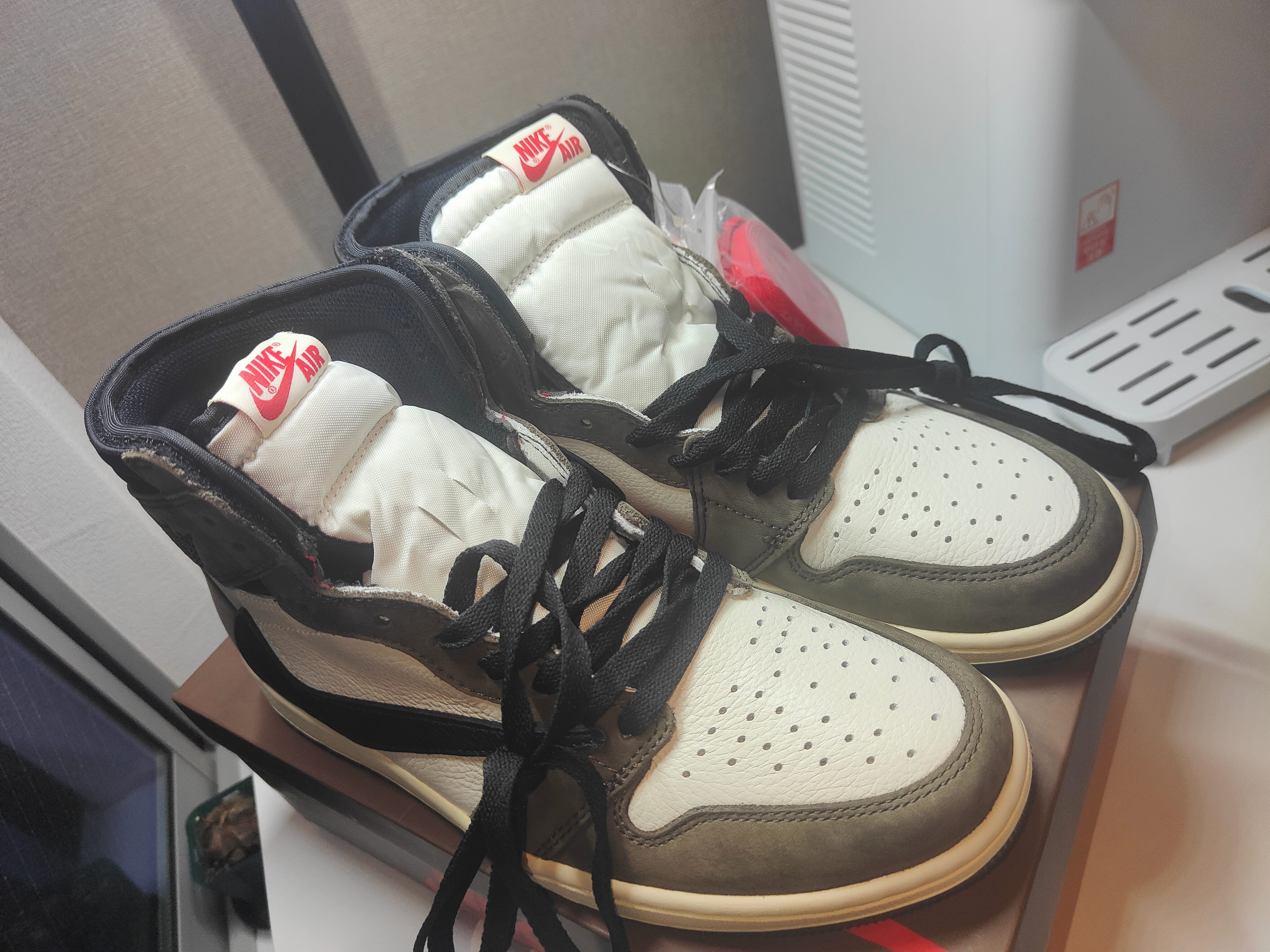 Travis Scott × Nike Air Jordan 1 Retro High OG TS SP "Sail/Dark Mocha"
