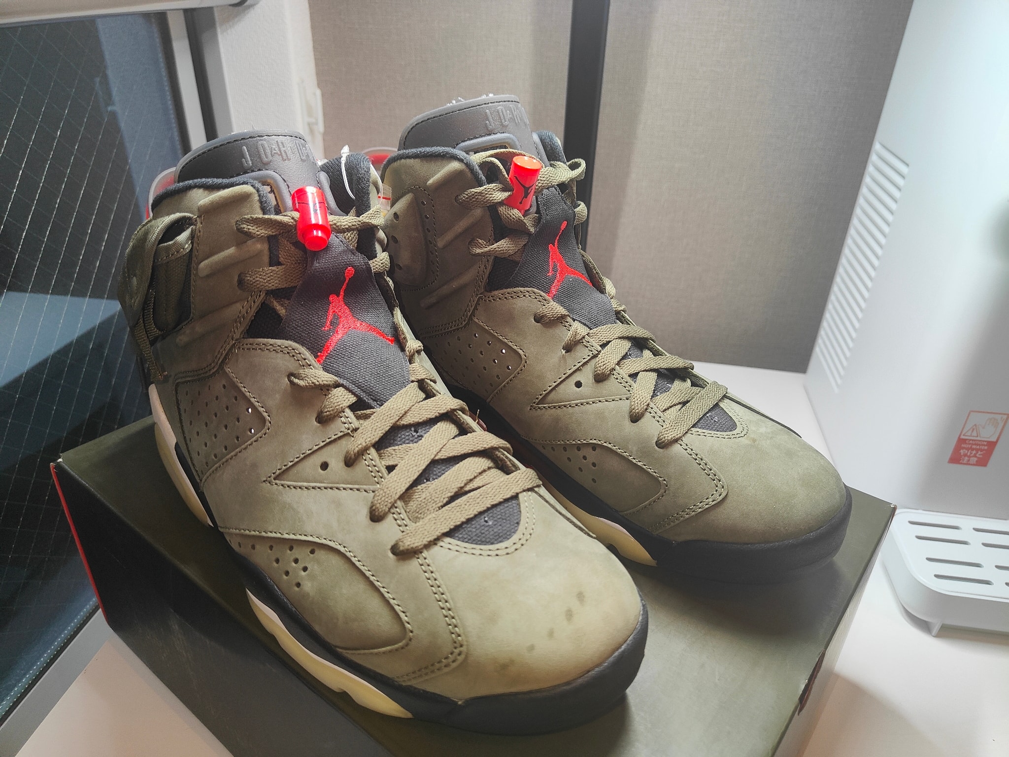 Travis Scott × Nike Air Jordan 6 Retro "Medium Olive"